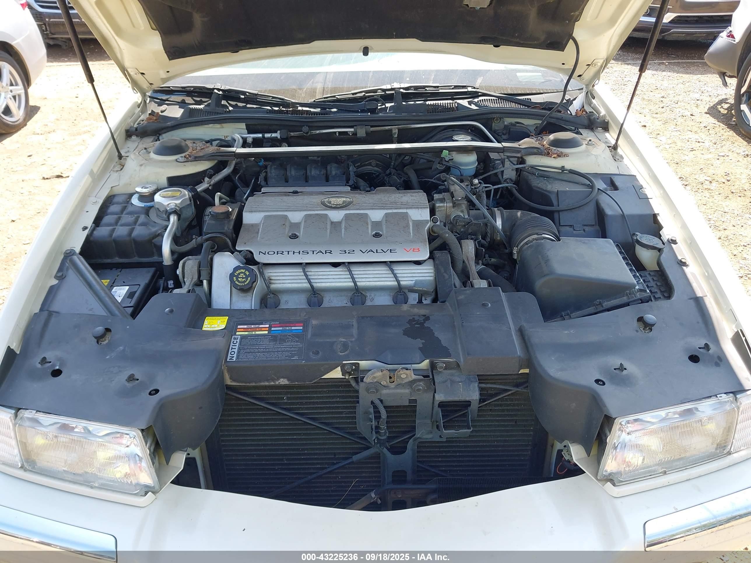 1999 Cadillac Eldorado Standard Cream vin: 1G6EL12Y9XU602259