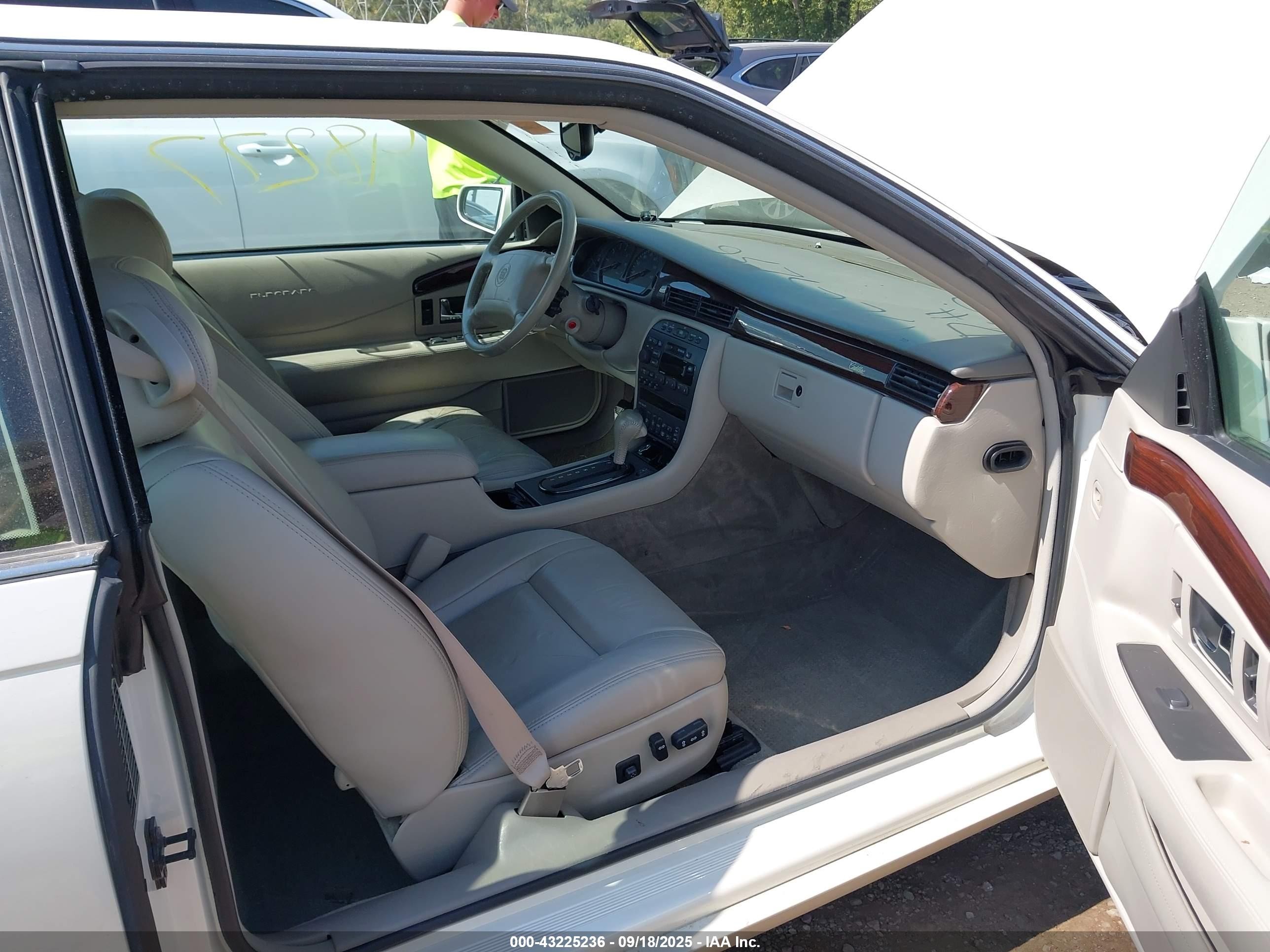 1999 Cadillac Eldorado Standard Cream vin: 1G6EL12Y9XU602259