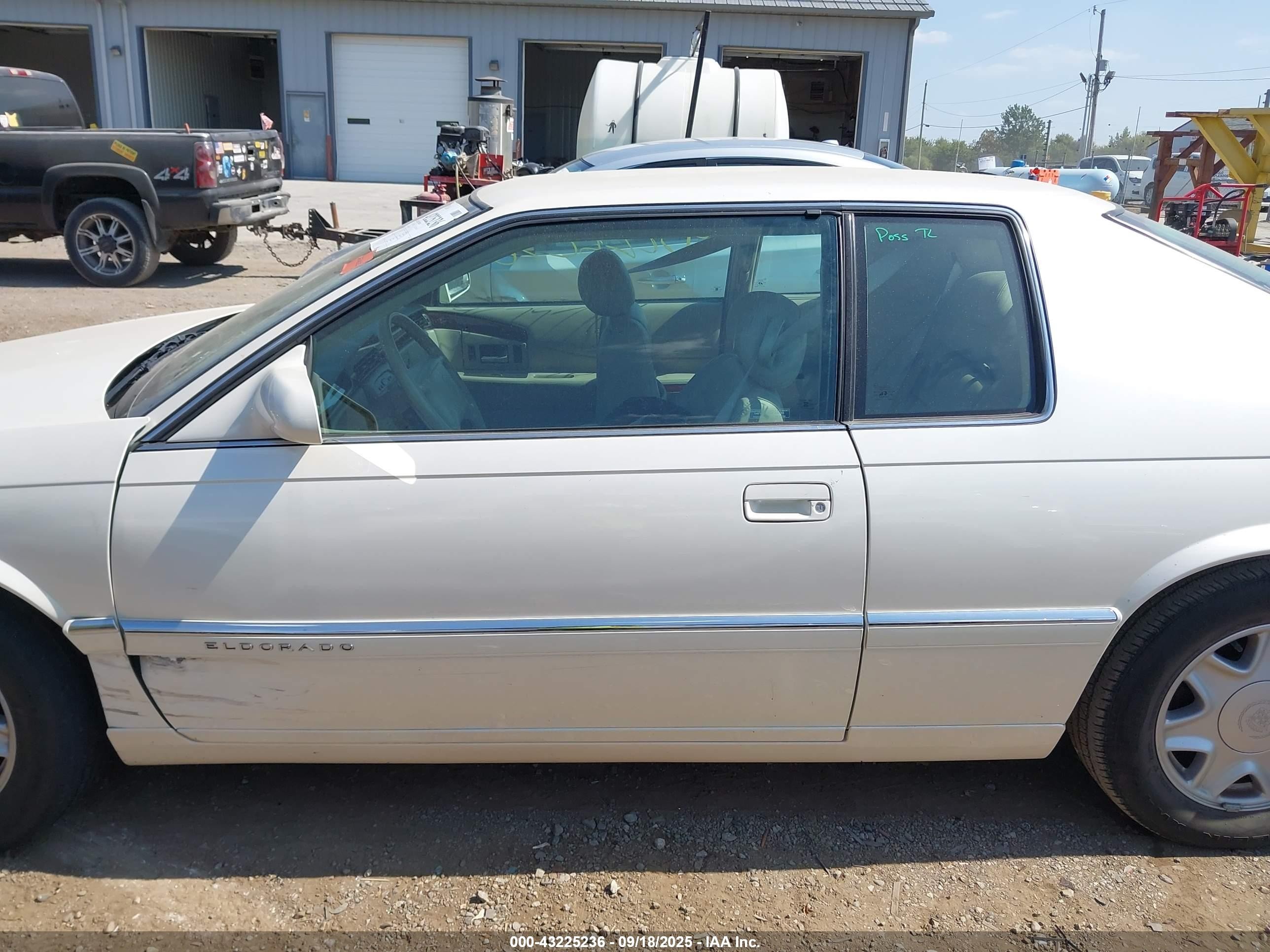 1999 Cadillac Eldorado Standard Cream vin: 1G6EL12Y9XU602259