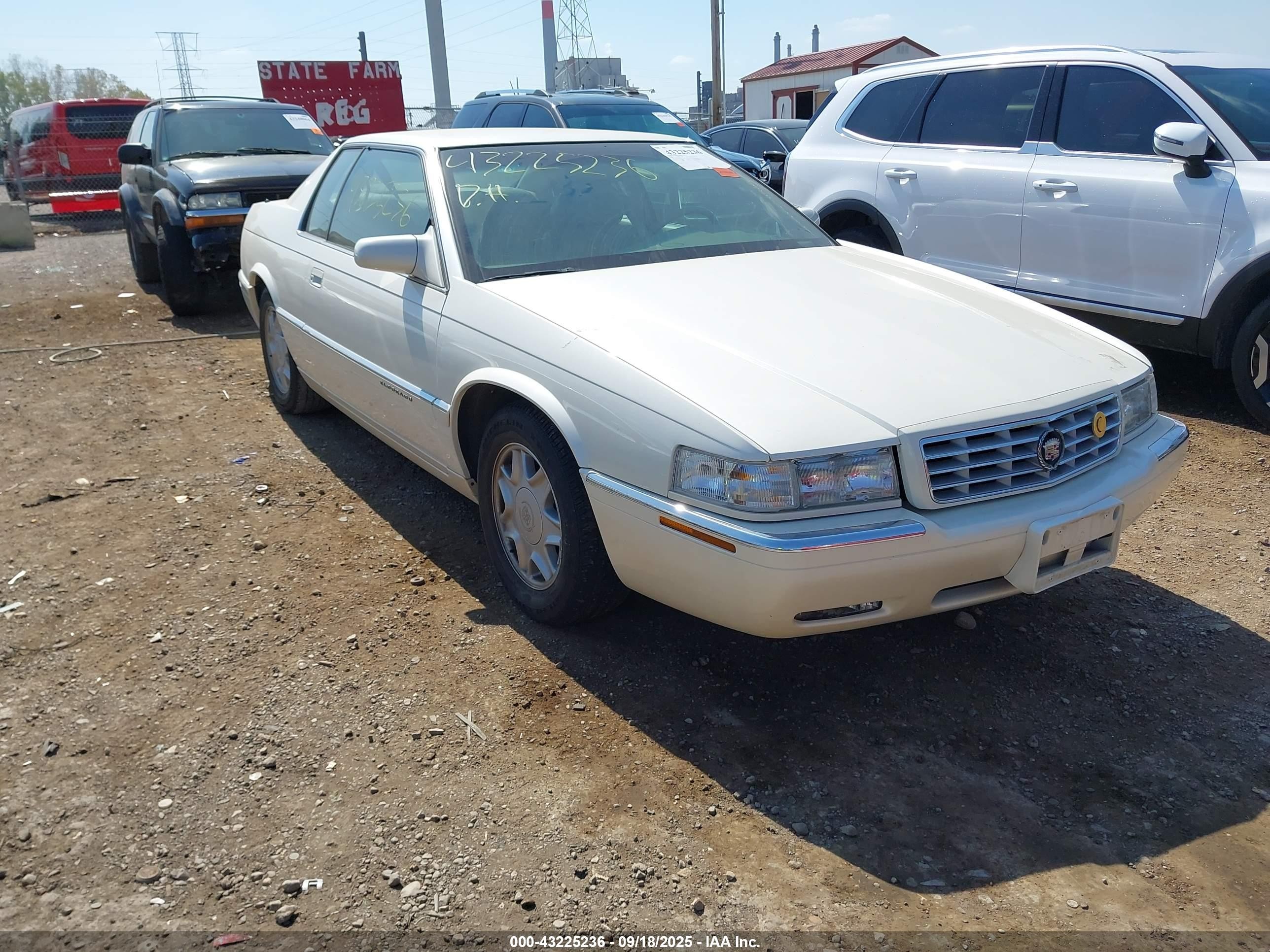 1999 Cadillac Eldorado Standard Cream vin: 1G6EL12Y9XU602259