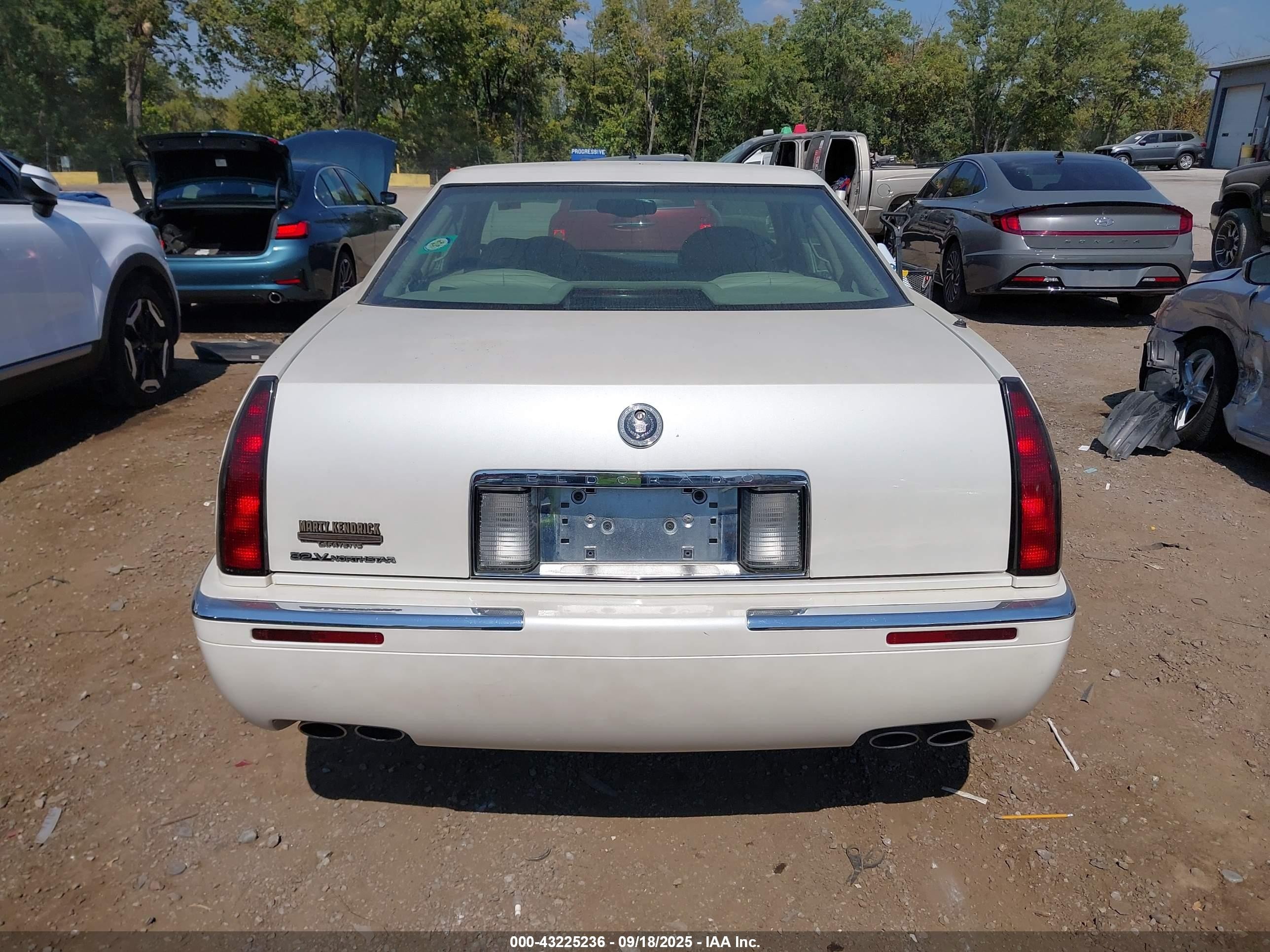 1999 Cadillac Eldorado Standard Cream vin: 1G6EL12Y9XU602259