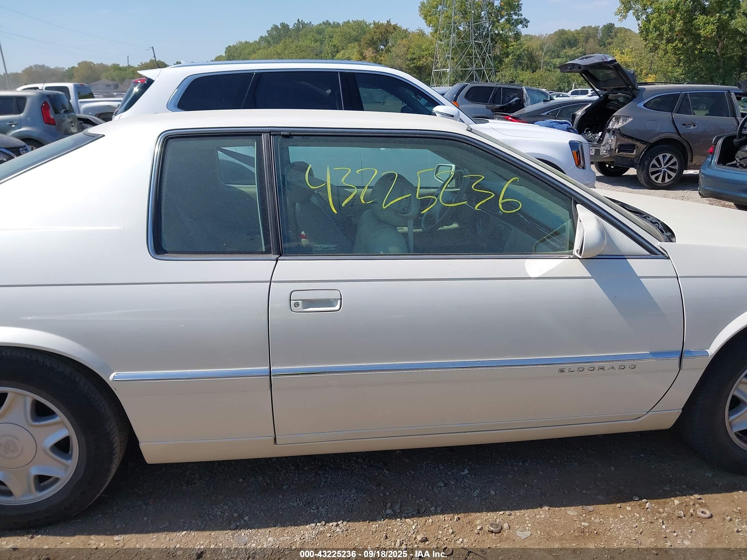 1999 Cadillac Eldorado Standard Cream vin: 1G6EL12Y9XU602259