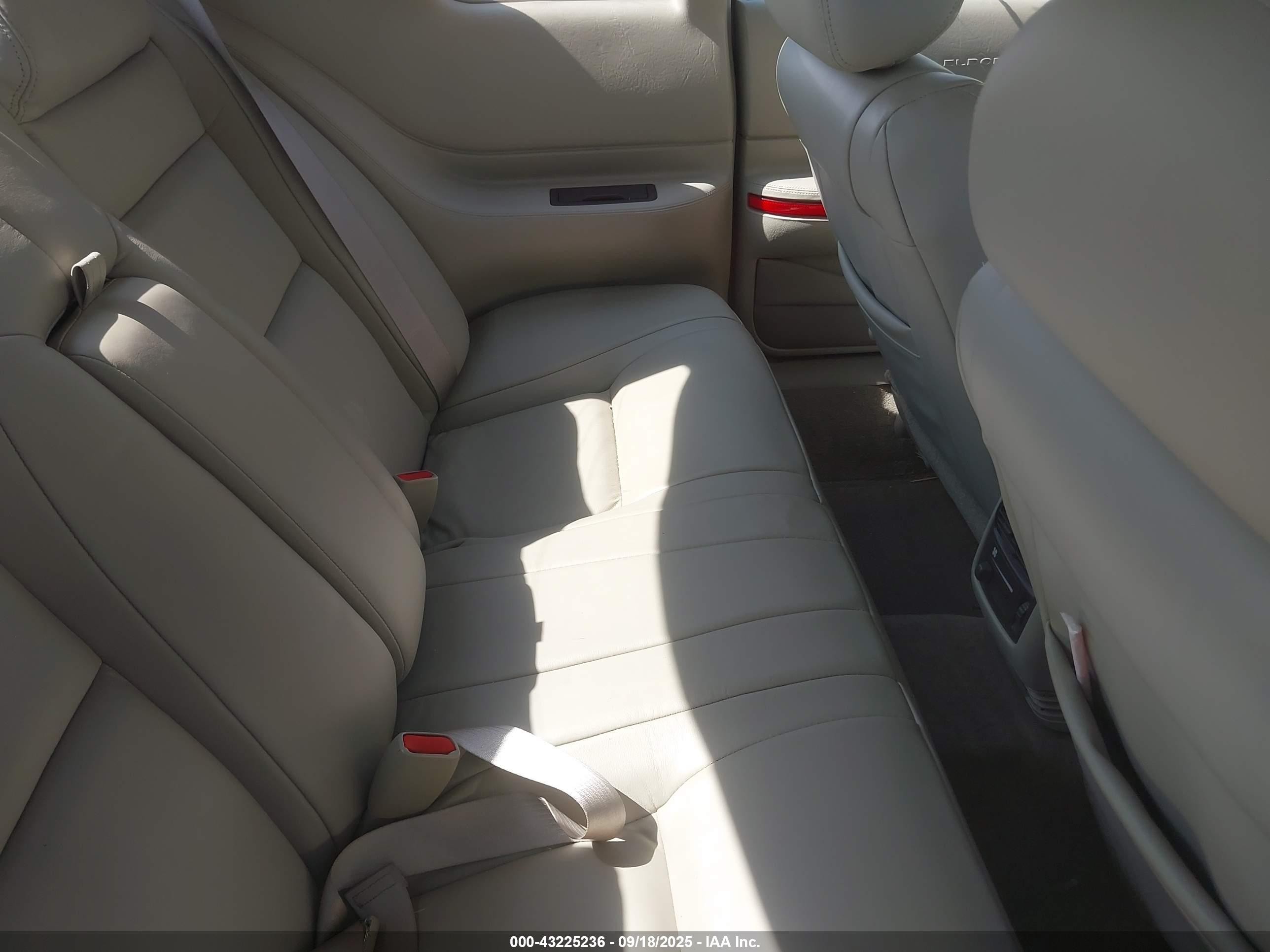 1999 Cadillac Eldorado Standard Cream vin: 1G6EL12Y9XU602259