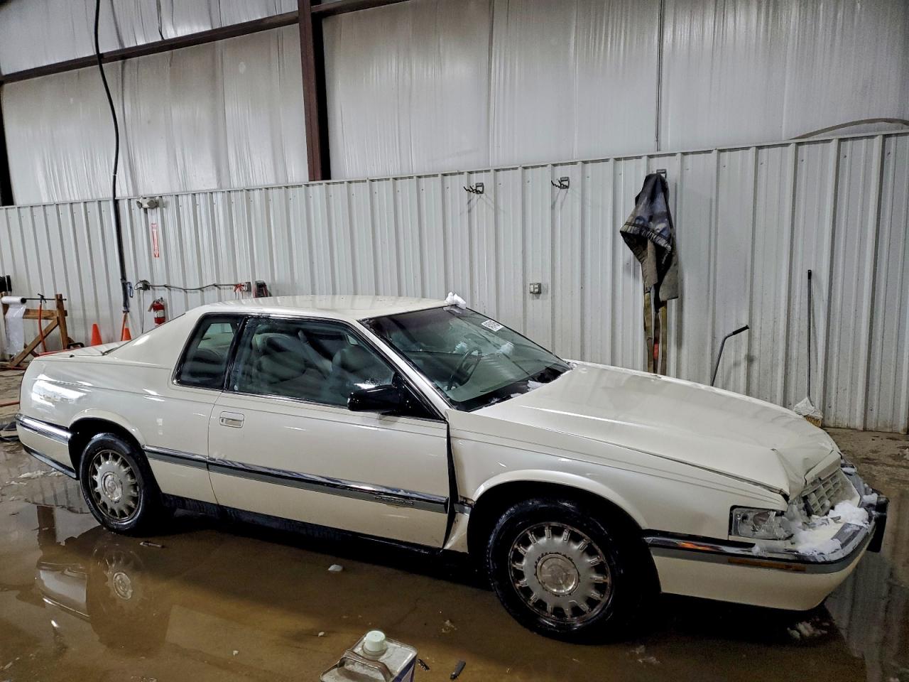 1992 Cadillac Eldorado Beige vin: 1G6EL13B0NU619765