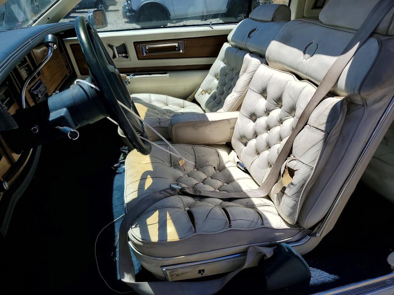 1985 Cadillac Eldorado Cream vin: 1G6EL5788FE602214