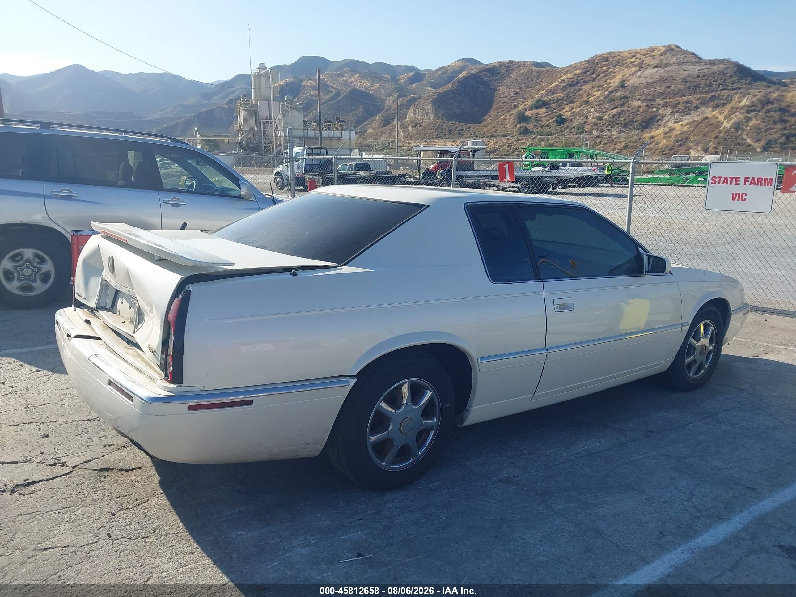 1998 Cadillac Eldorado Touring White vin: 1G6ET1290WU614033