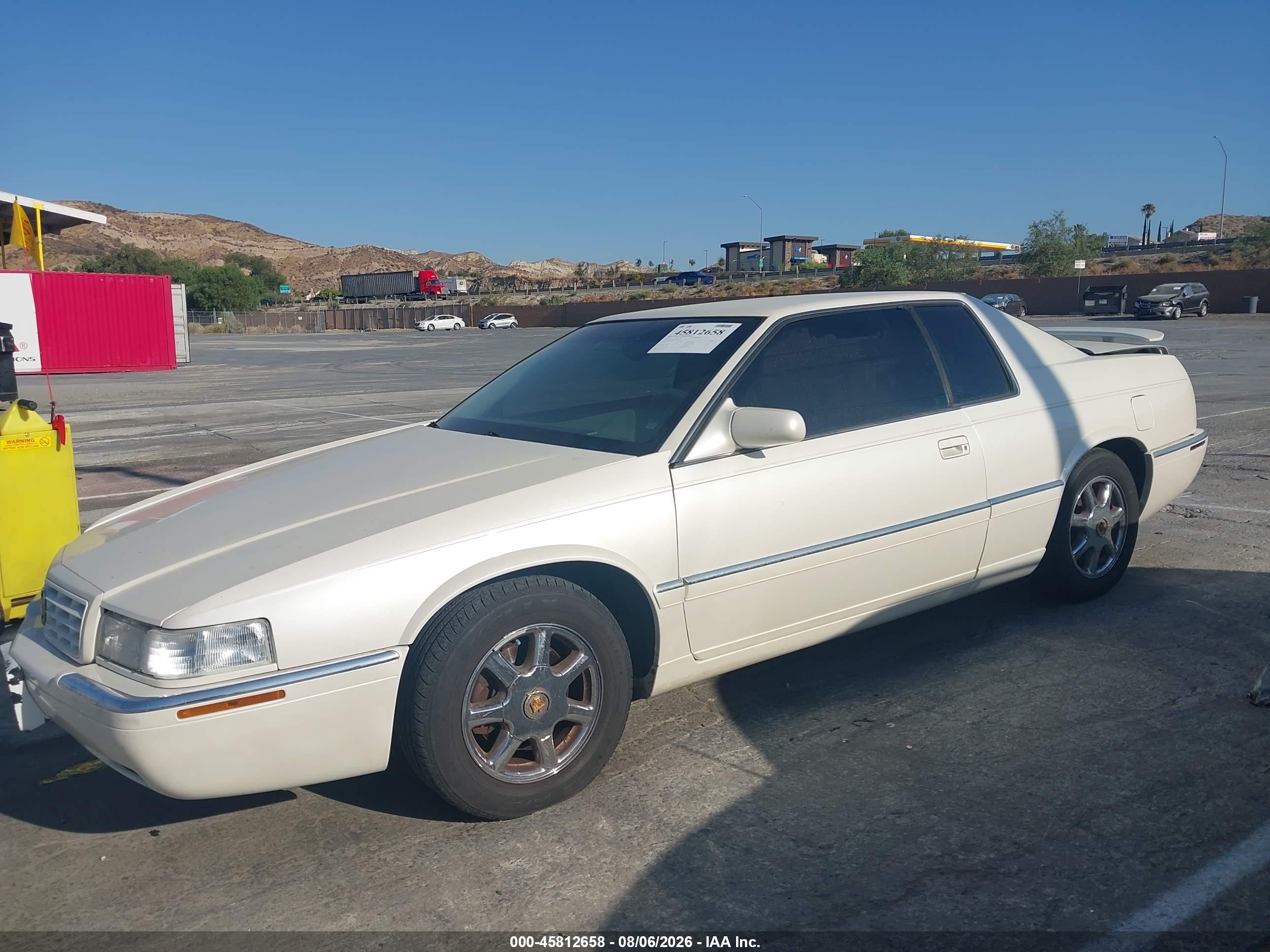 1998 Cadillac Eldorado Touring White vin: 1G6ET1290WU614033