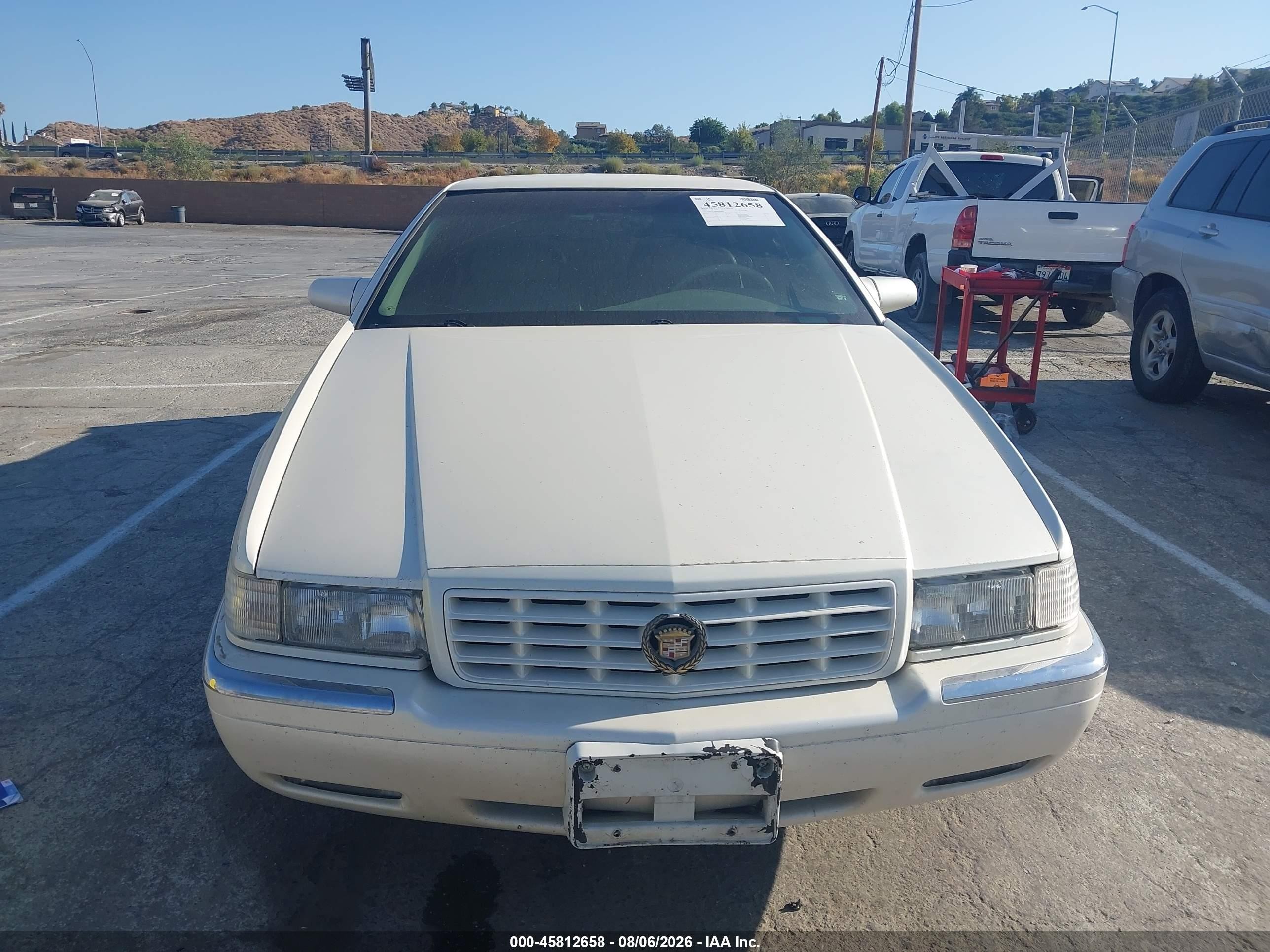 1998 Cadillac Eldorado Touring White vin: 1G6ET1290WU614033
