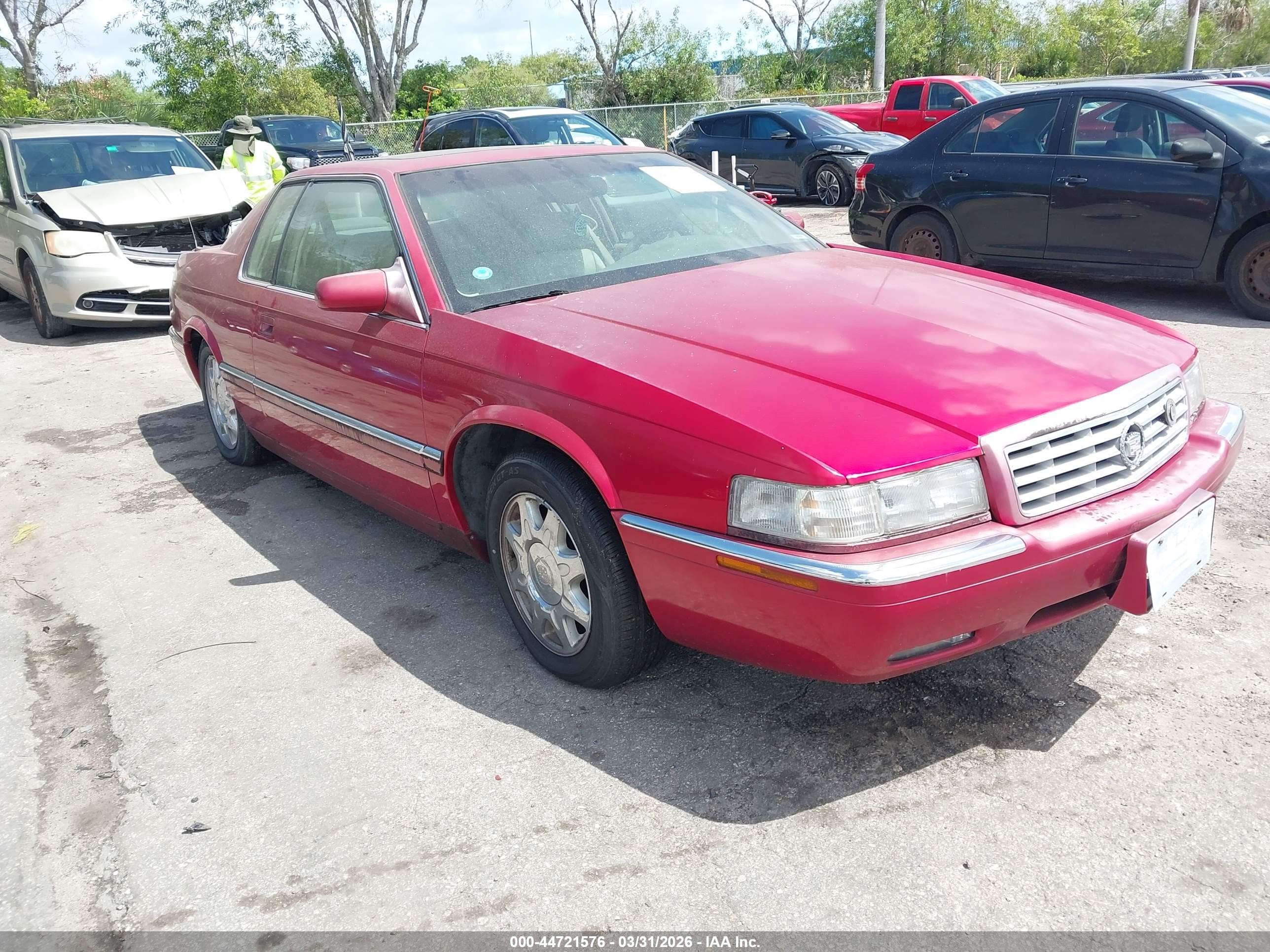 1998 Cadillac Eldorado Touring Red vin: 1G6ET1292WU604359