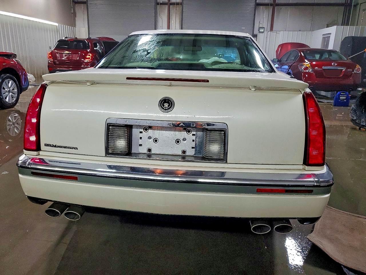 1994 Cadillac Eldorado Touring White vin: 1G6ET129XRU622256