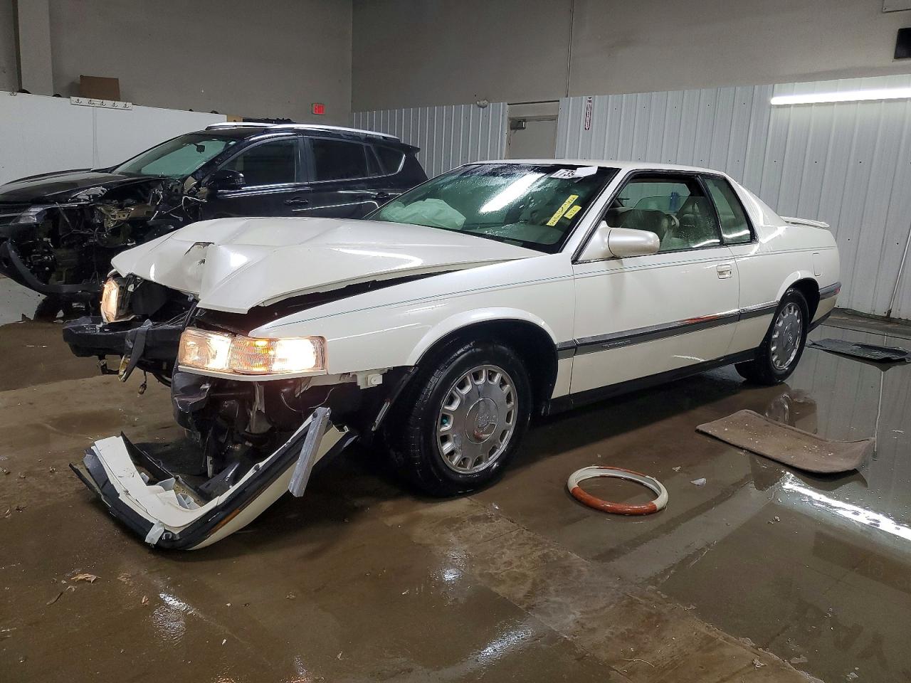 1994 Cadillac Eldorado Touring White vin: 1G6ET129XRU622256