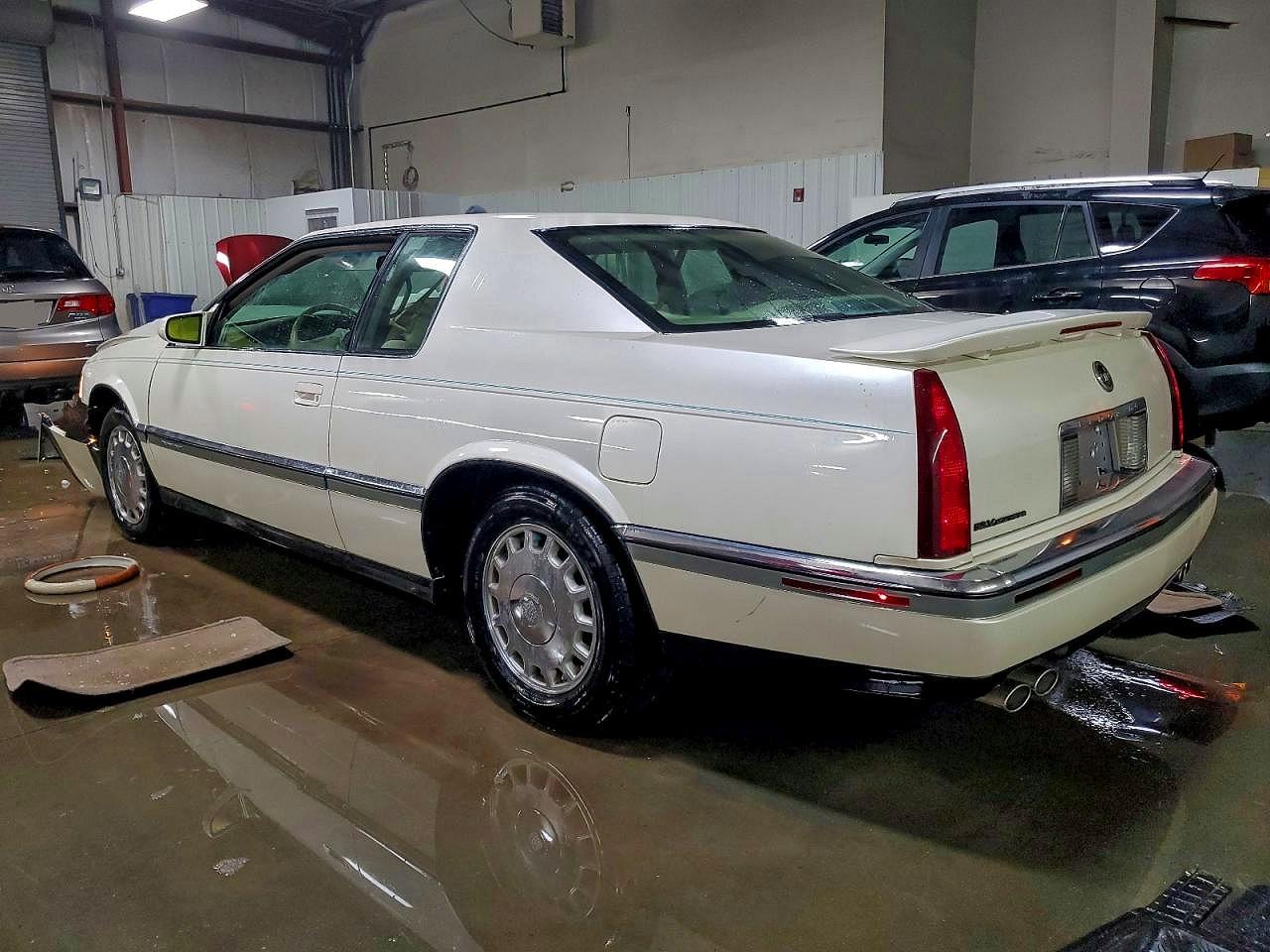 1994 Cadillac Eldorado Touring White vin: 1G6ET129XRU622256