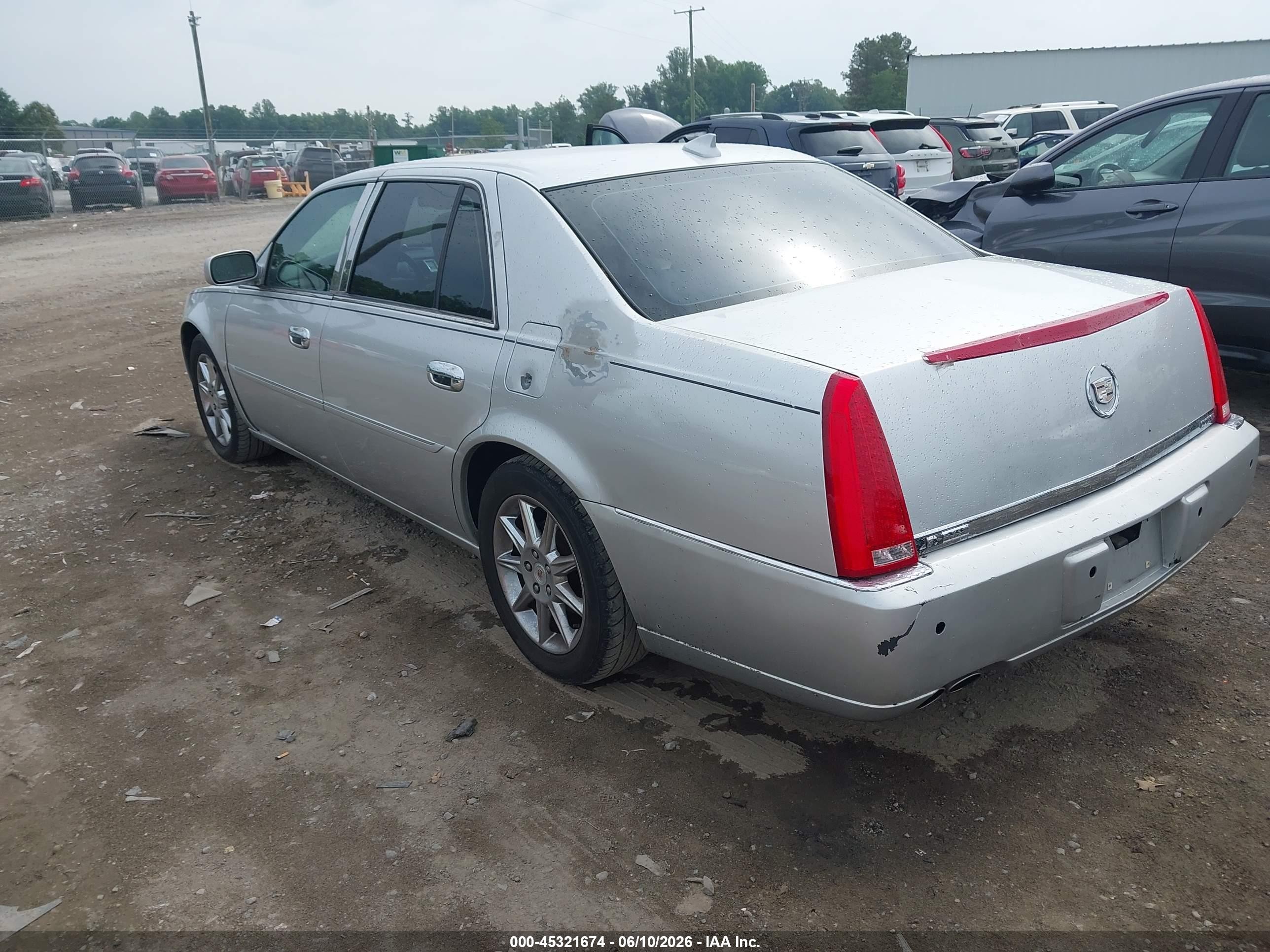 2010 Cadillac Dts   Серебряный vin: 1G6K85EY7AU106746