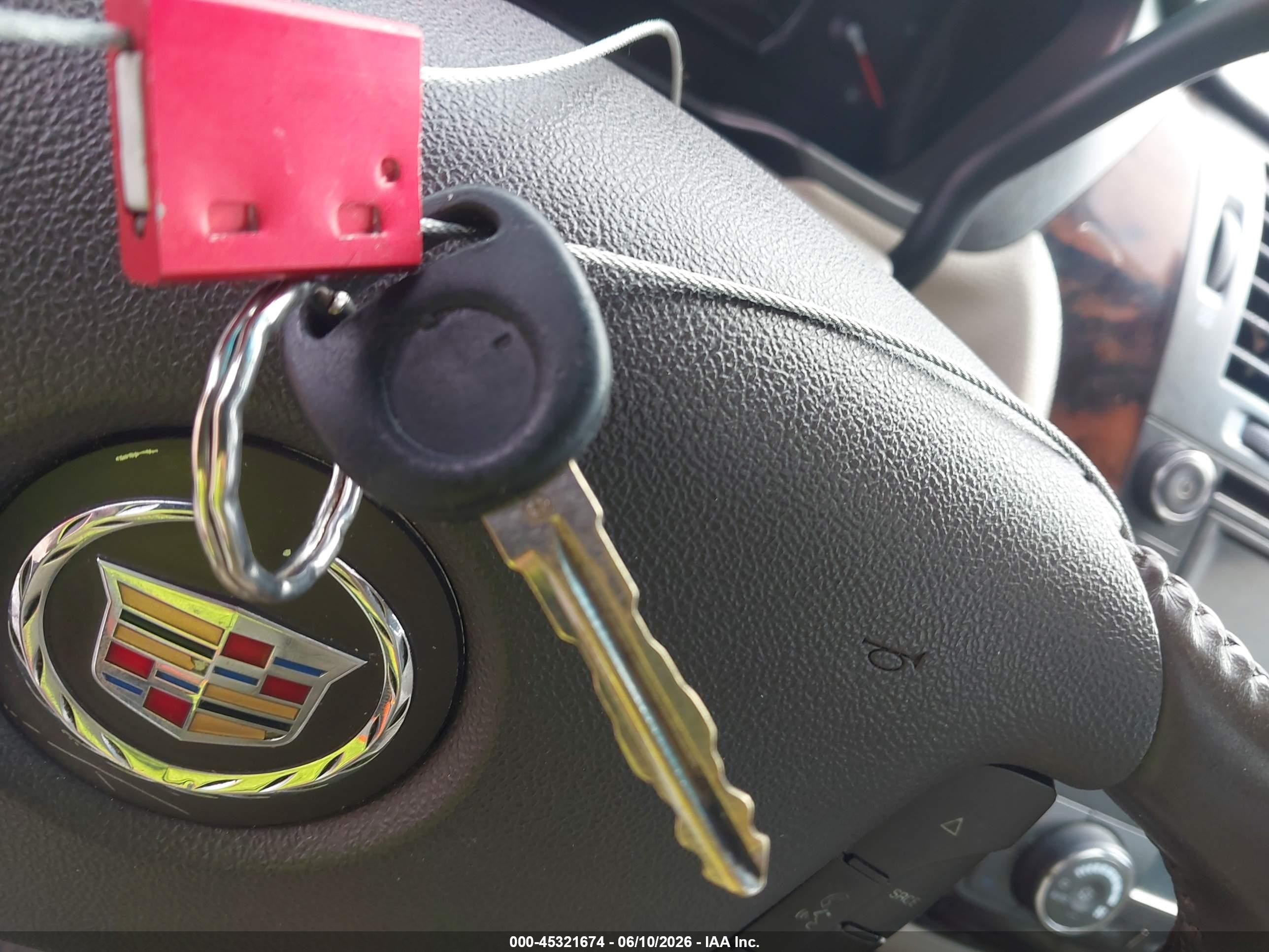 2010 Cadillac Dts   Серебряный vin: 1G6K85EY7AU106746