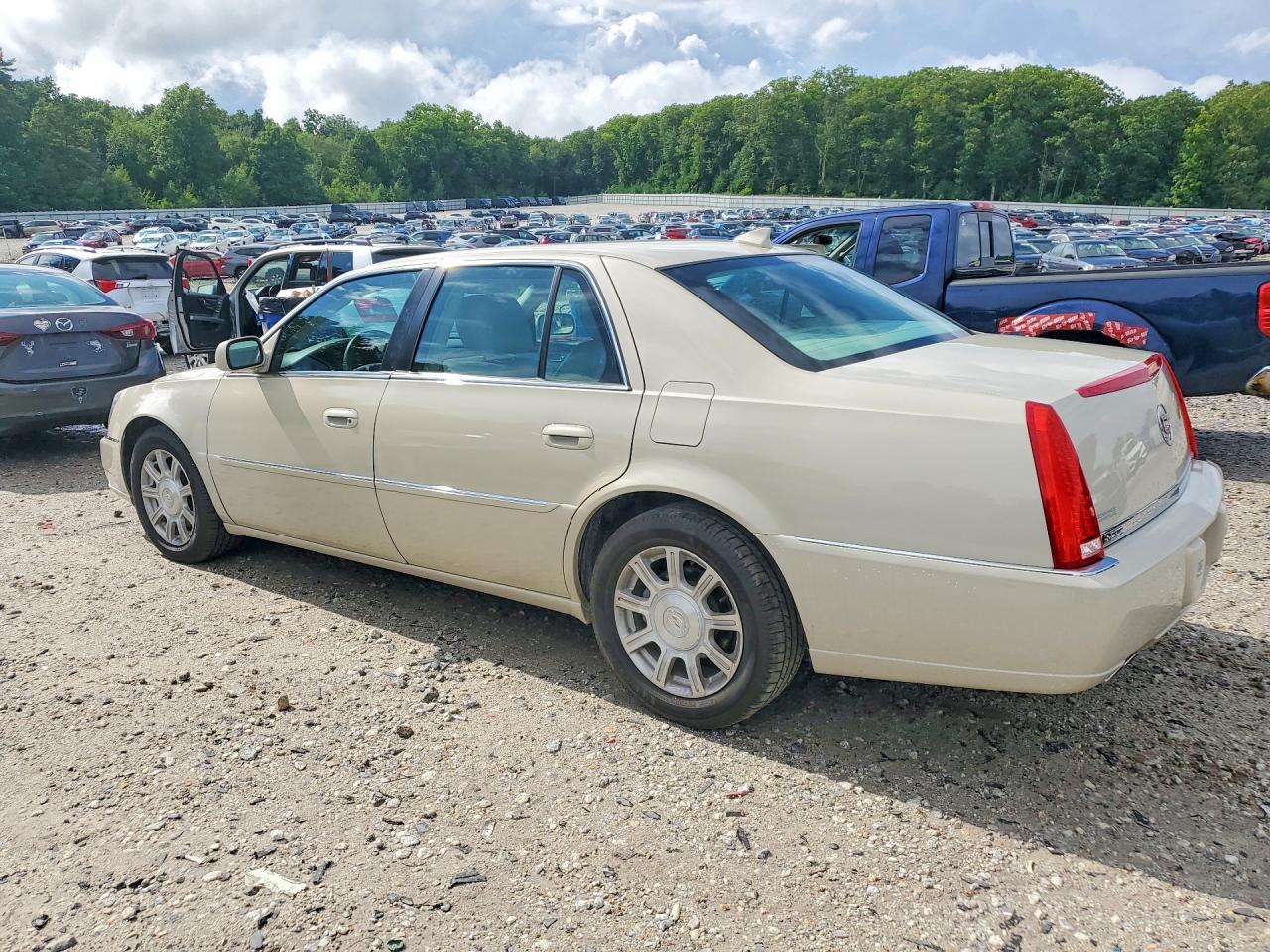 2011 Cadillac Dts Beige vin: 1G6KA5E62BU105167