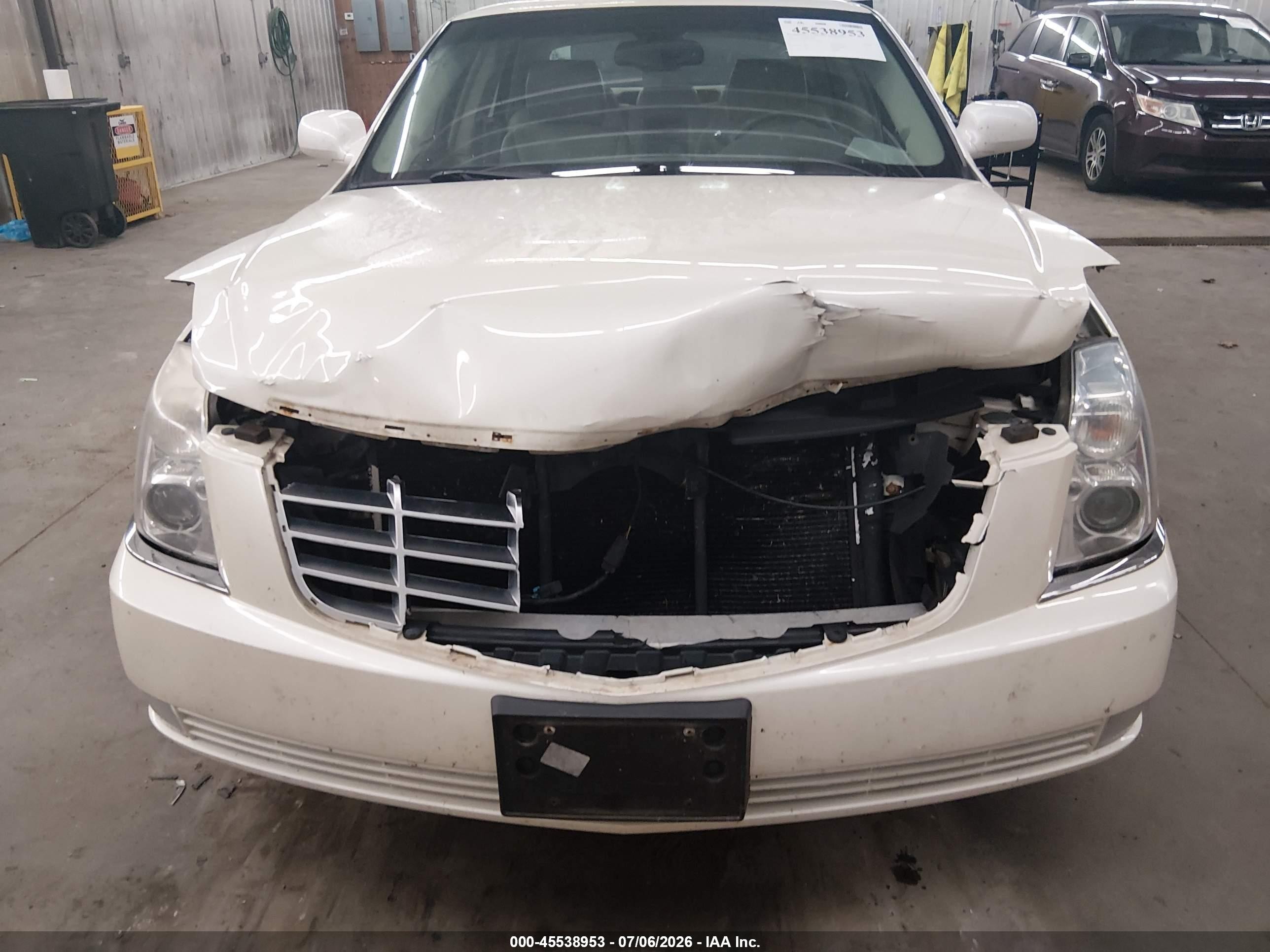 2011 Cadillac Dts Standard White vin: 1G6KA5E65BU130077