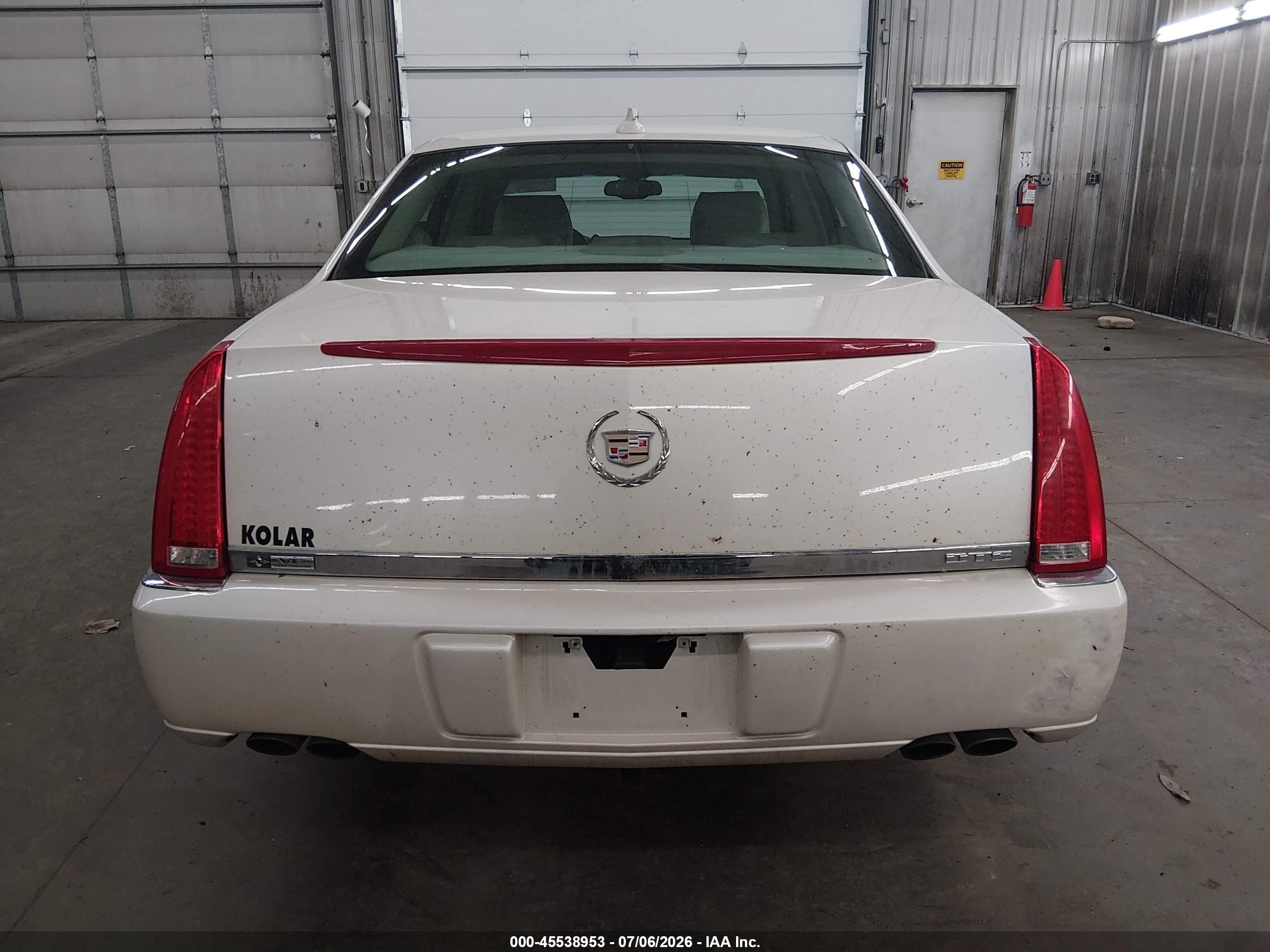 2011 Cadillac Dts Standard White vin: 1G6KA5E65BU130077