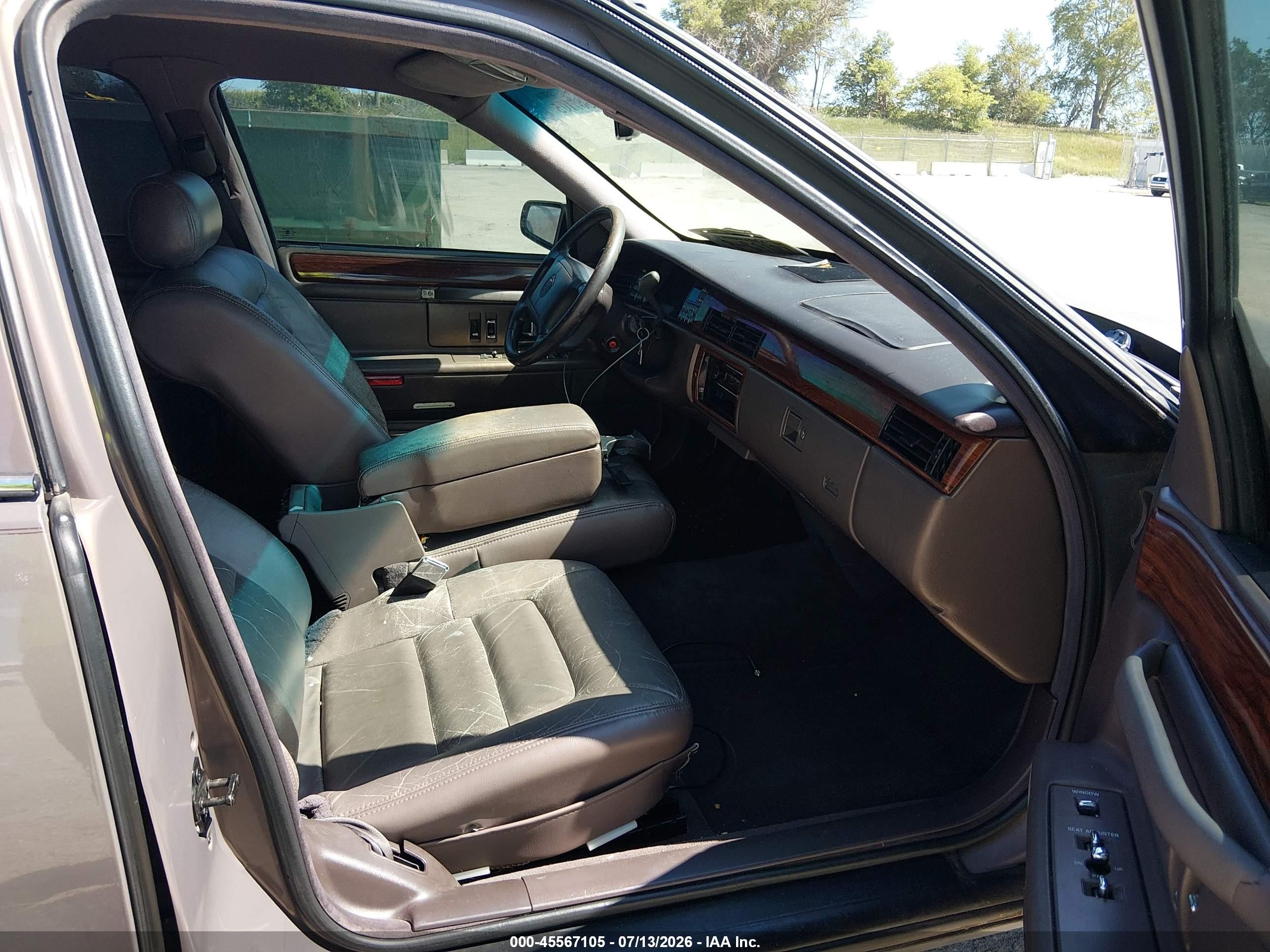 1994 Cadillac Deville Gold vin: 1G6KD52B8RU237191