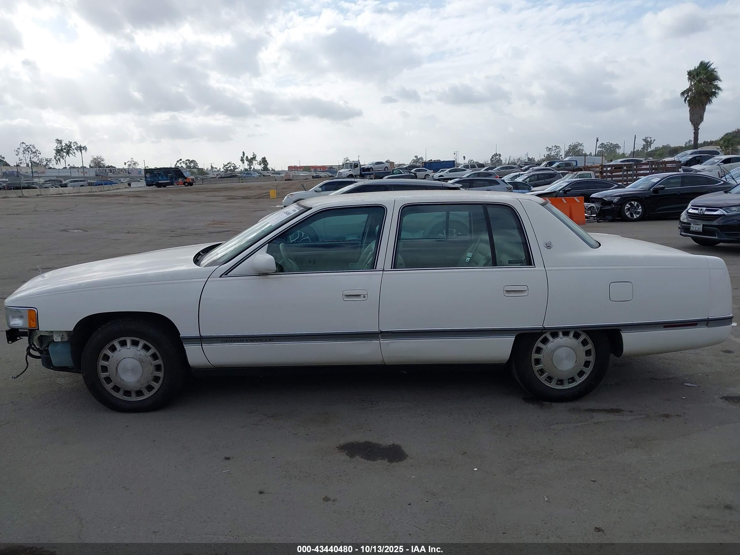 1996 Cadillac Deville   Белый vin: 1G6KD52Y2TU205218