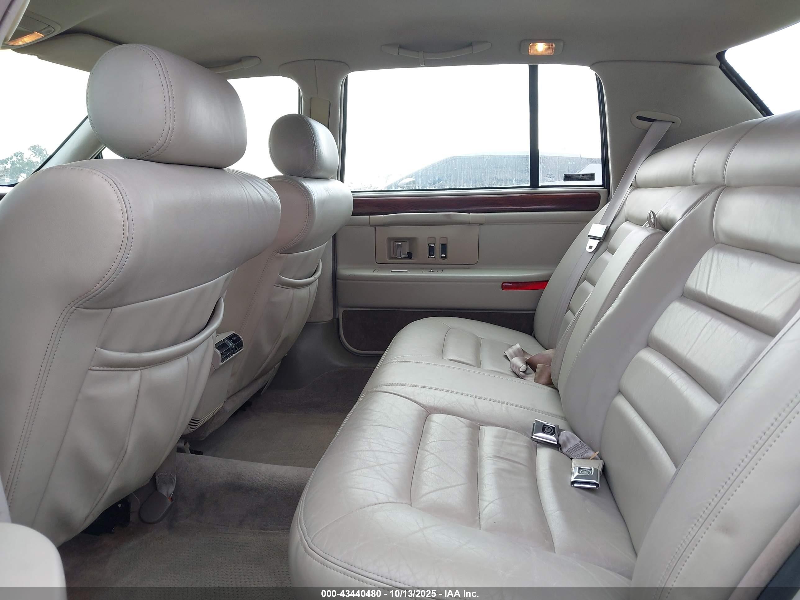 1996 Cadillac Deville   Белый vin: 1G6KD52Y2TU205218