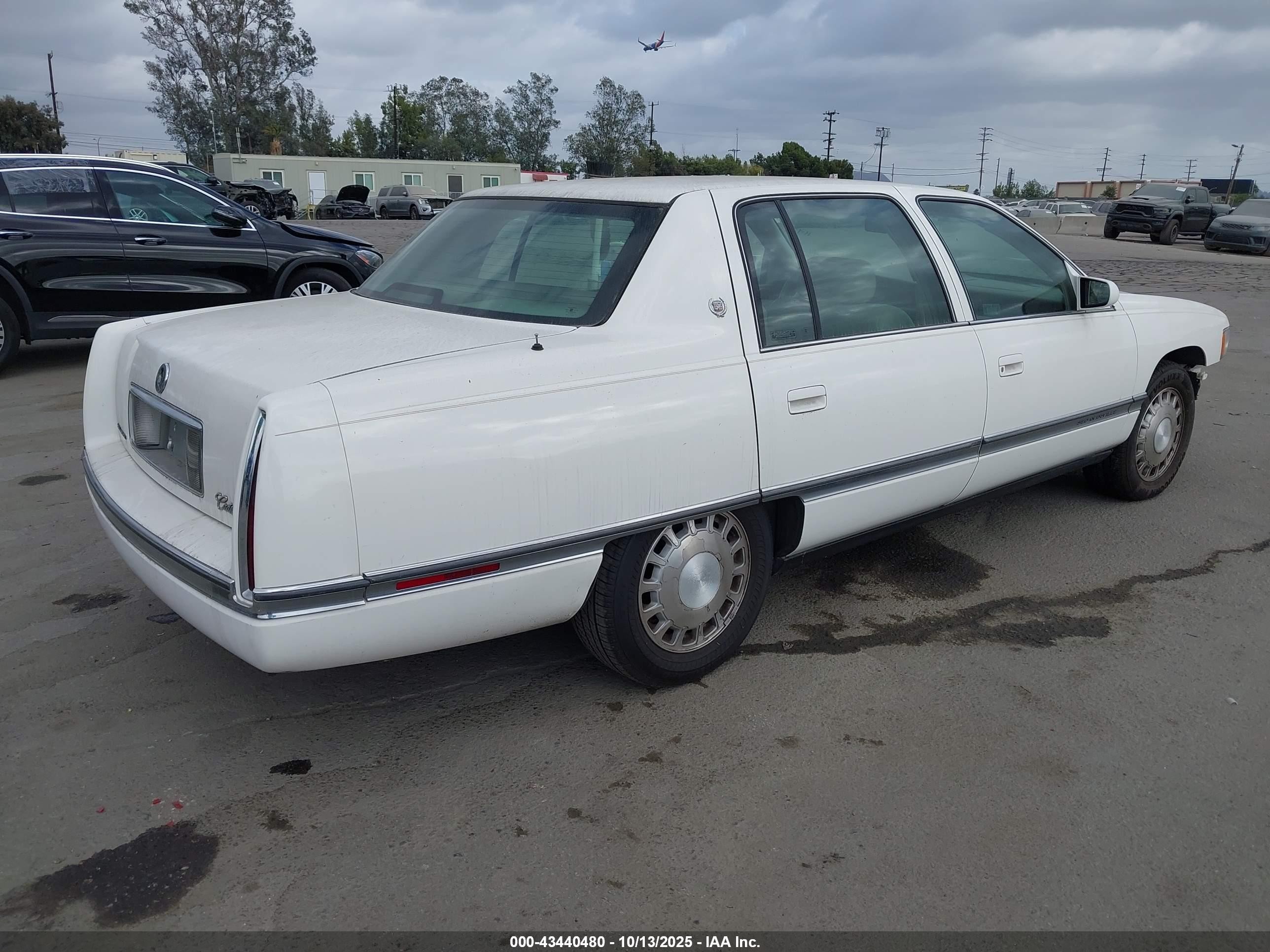 1996 Cadillac Deville   Белый vin: 1G6KD52Y2TU205218