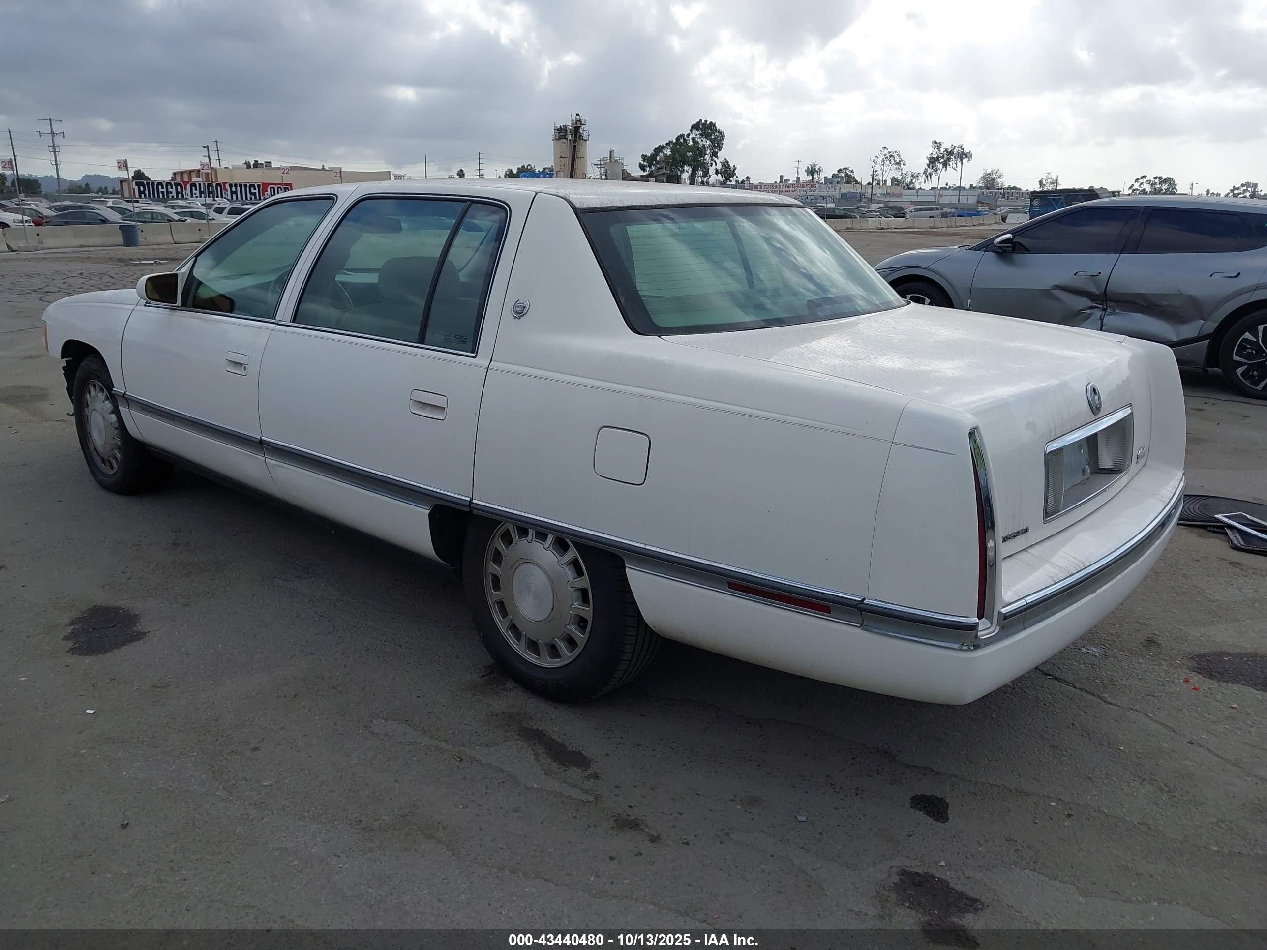 1996 Cadillac Deville   Белый vin: 1G6KD52Y2TU205218