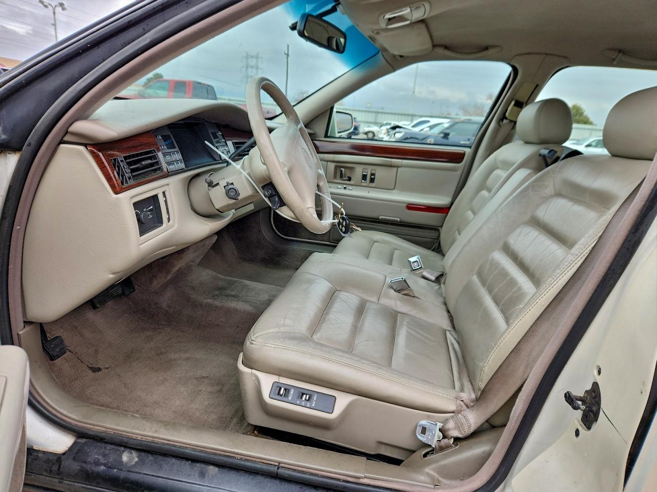 1996 Cadillac Deville Cream vin: 1G6KD52Y2TU237389