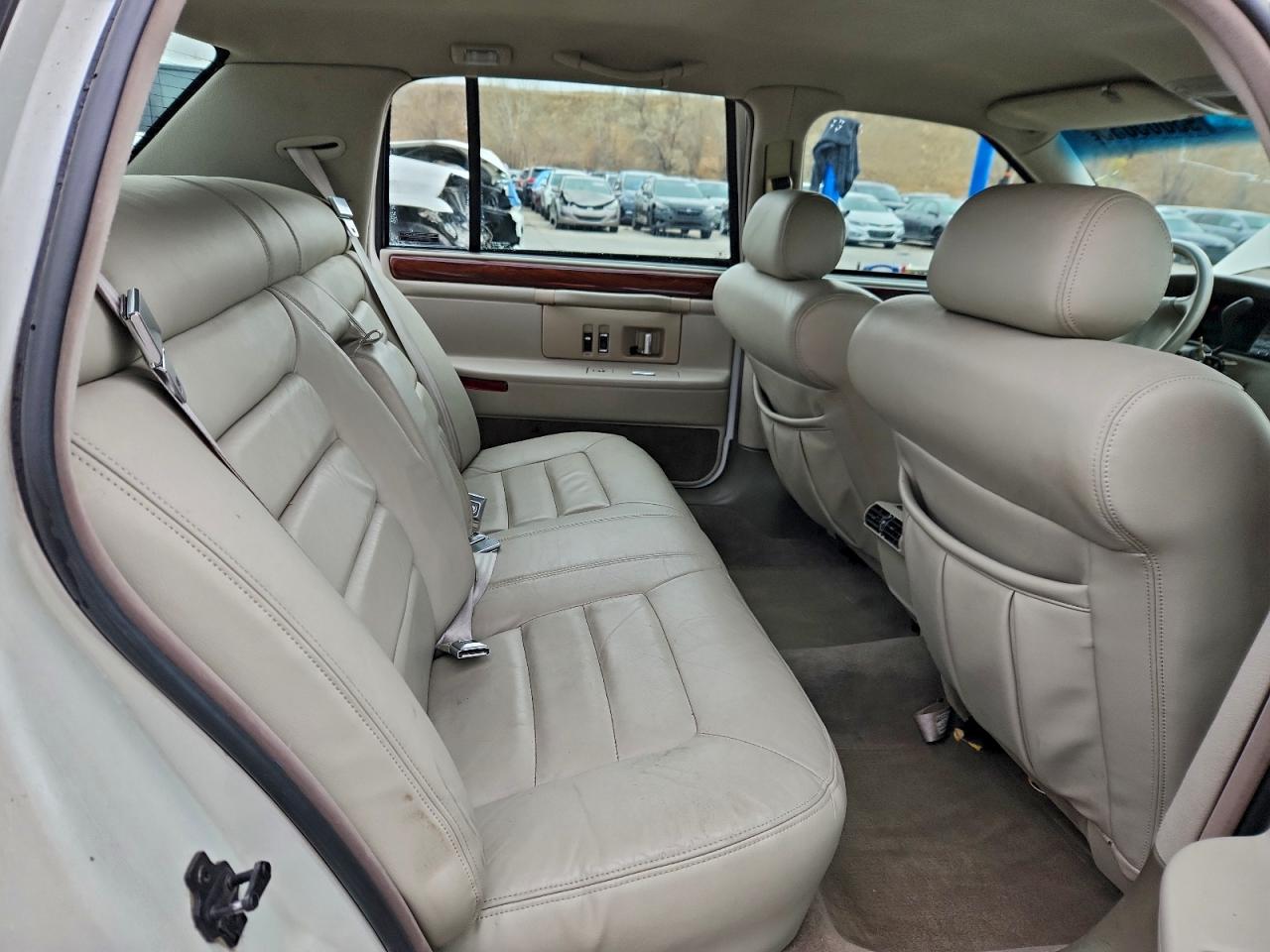 1996 Cadillac Deville Cream vin: 1G6KD52Y2TU237389