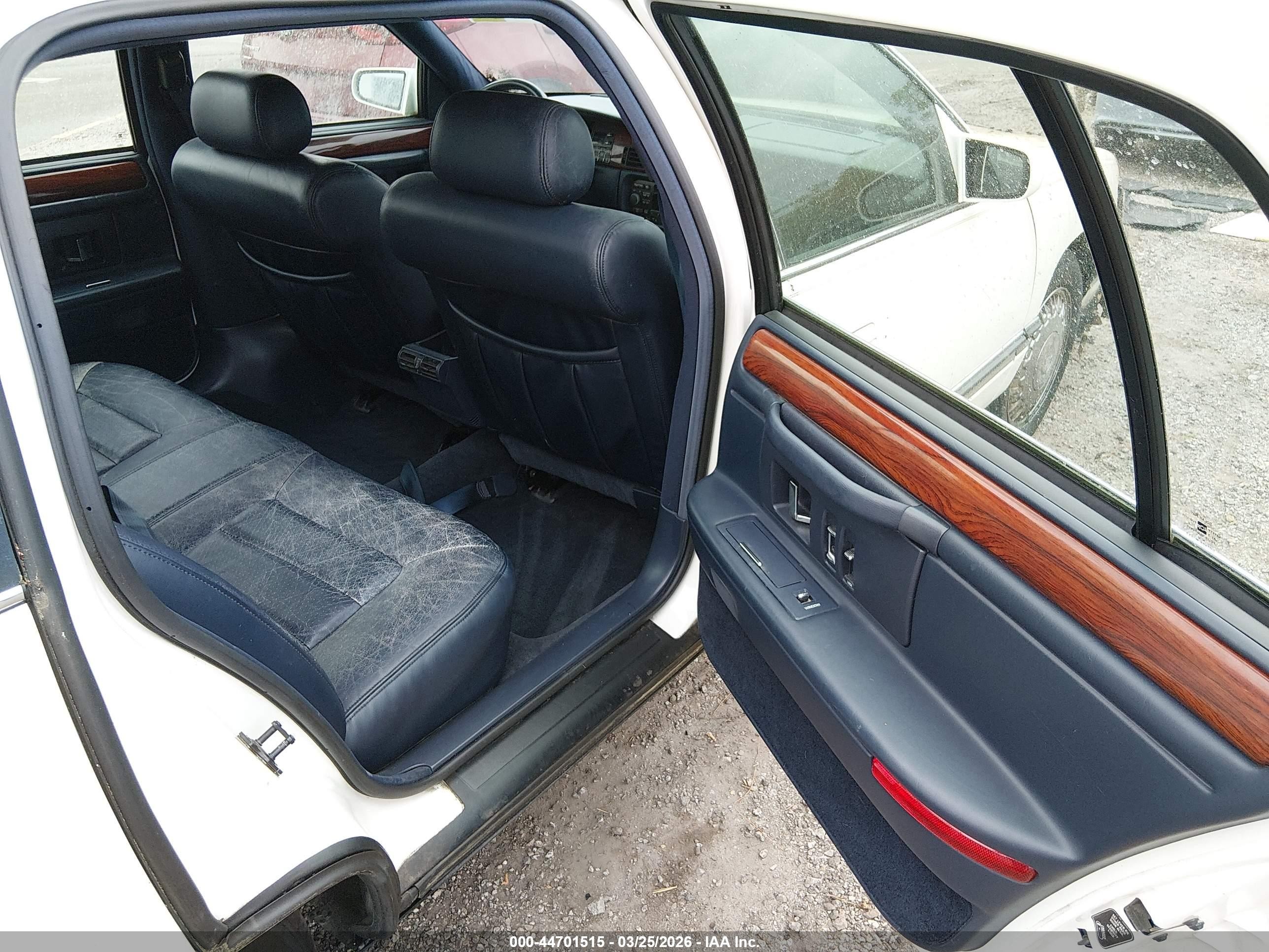 1996 Cadillac Deville   White vin: 1G6KD52Y3TU270031