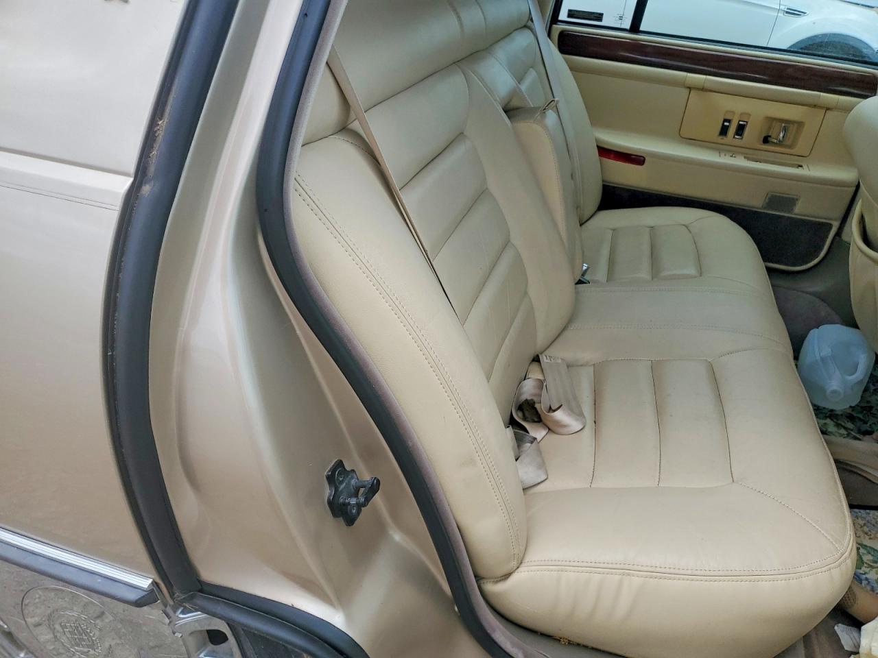 1996 Cadillac Deville Beige vin: 1G6KD52Y4TU250242