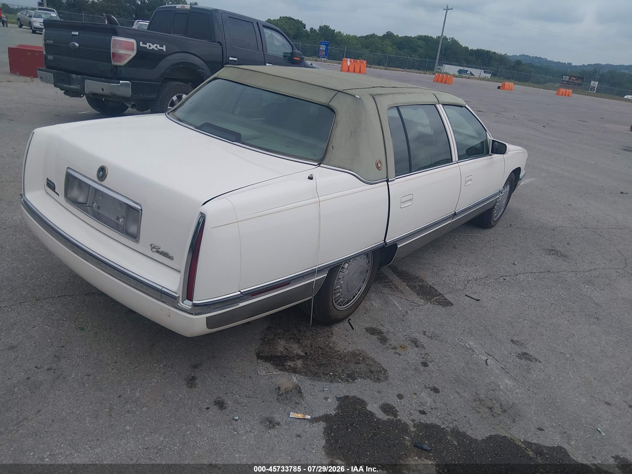 1996 Cadillac Deville   White vin: 1G6KD52Y4TU270314