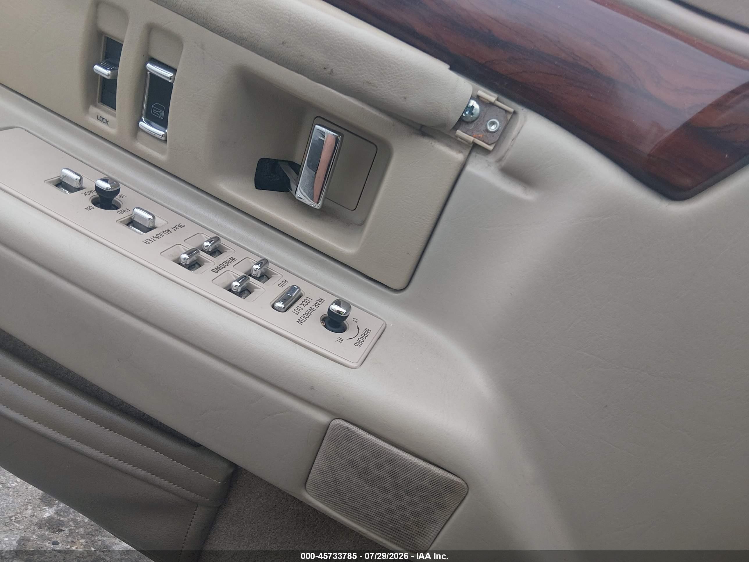 1996 Cadillac Deville   White vin: 1G6KD52Y4TU270314
