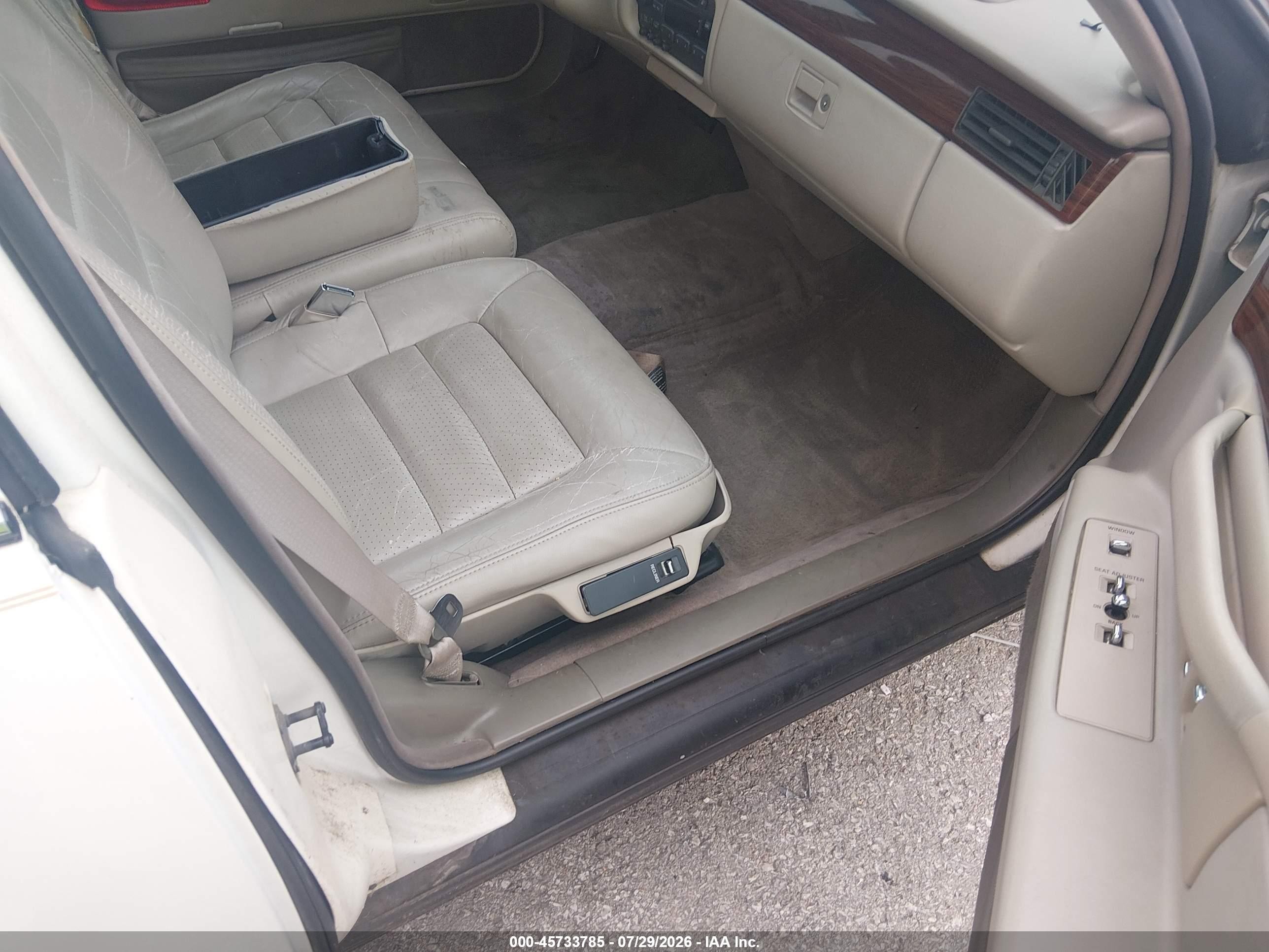 1996 Cadillac Deville   White vin: 1G6KD52Y4TU270314
