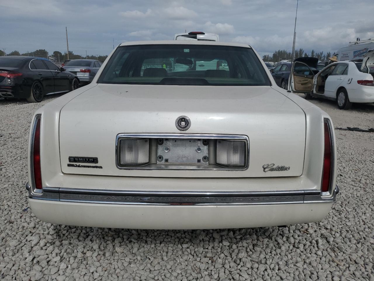 1996 Cadillac Deville White vin: 1G6KD52Y7TU298382