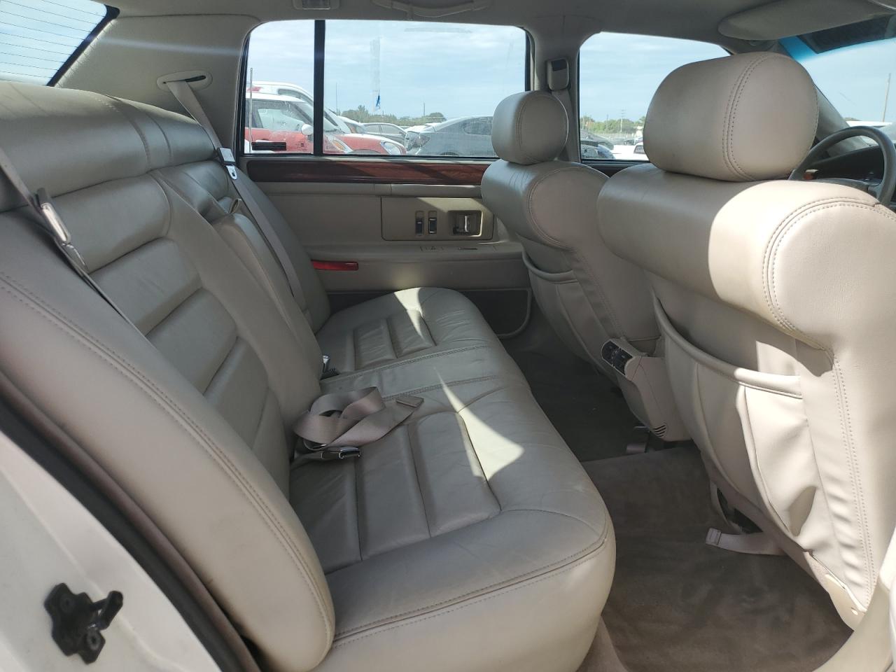 1996 Cadillac Deville White vin: 1G6KD52Y7TU298382