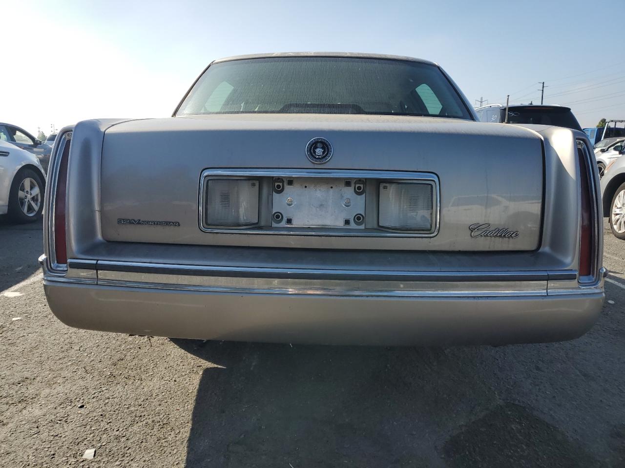 1996 Cadillac Deville Silver vin: 1G6KD52Y8TU200069