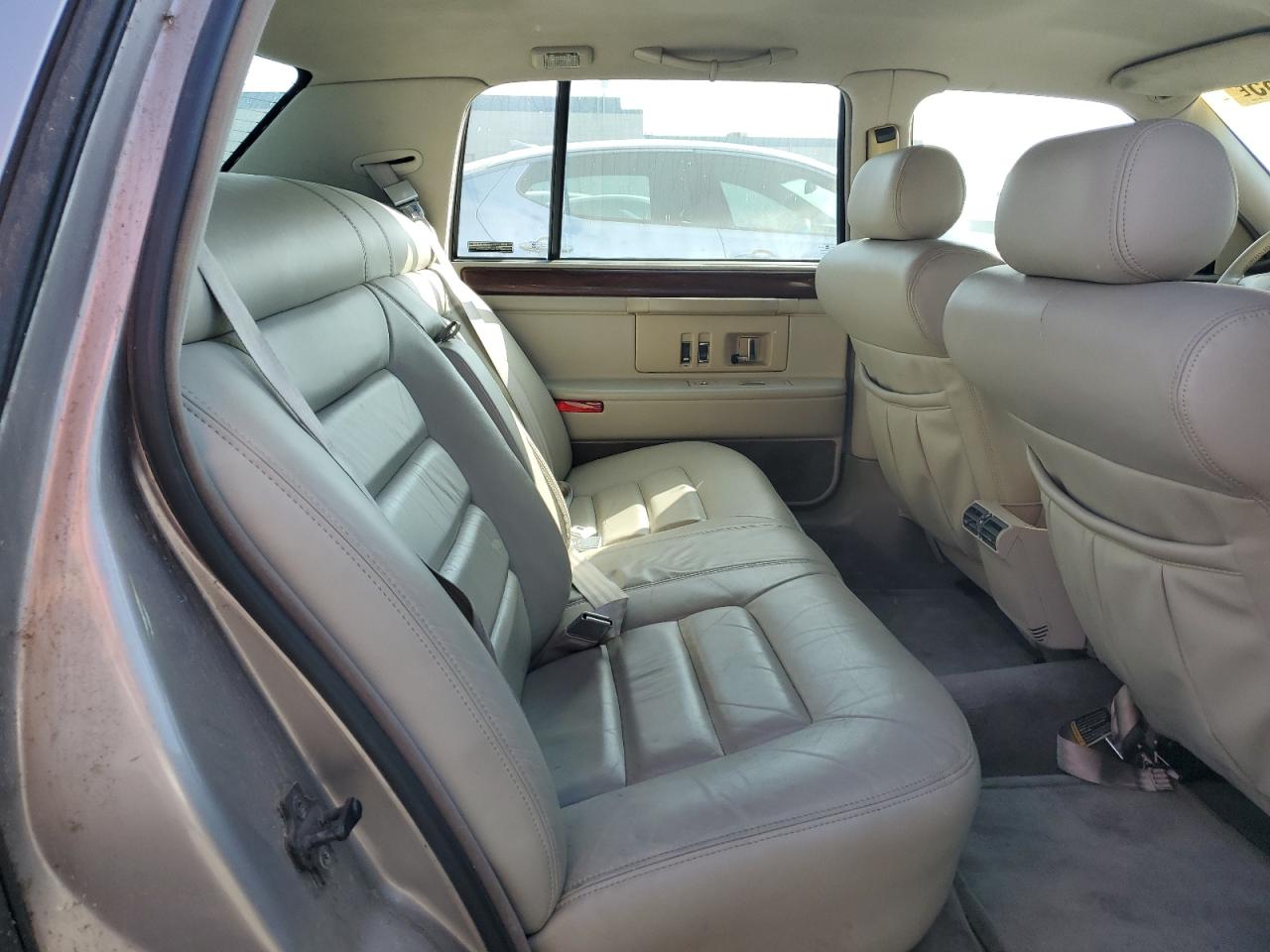1996 Cadillac Deville Silver vin: 1G6KD52Y8TU200069