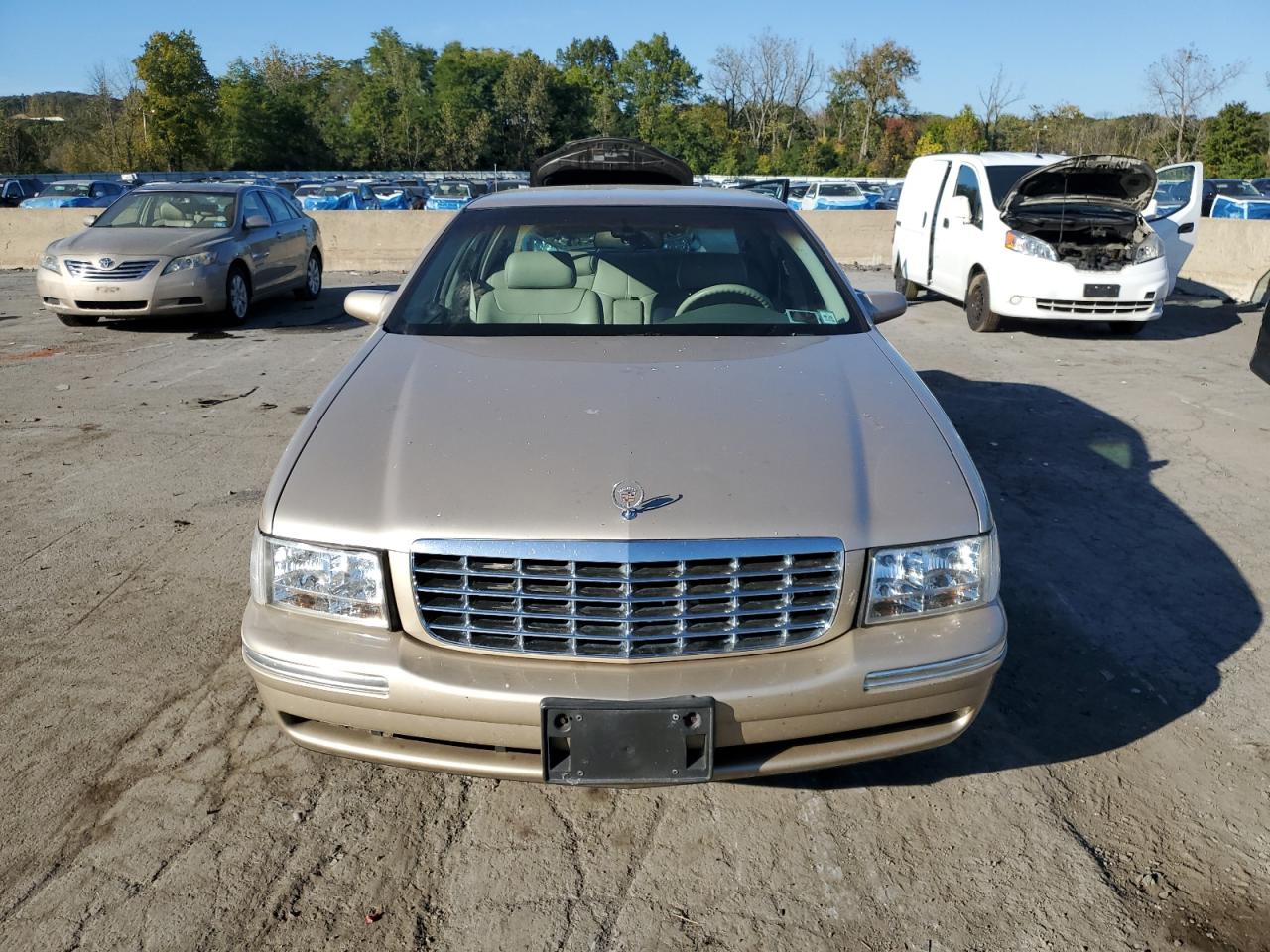1997 Cadillac Deville Gold vin: 1G6KD52Y8VU224908