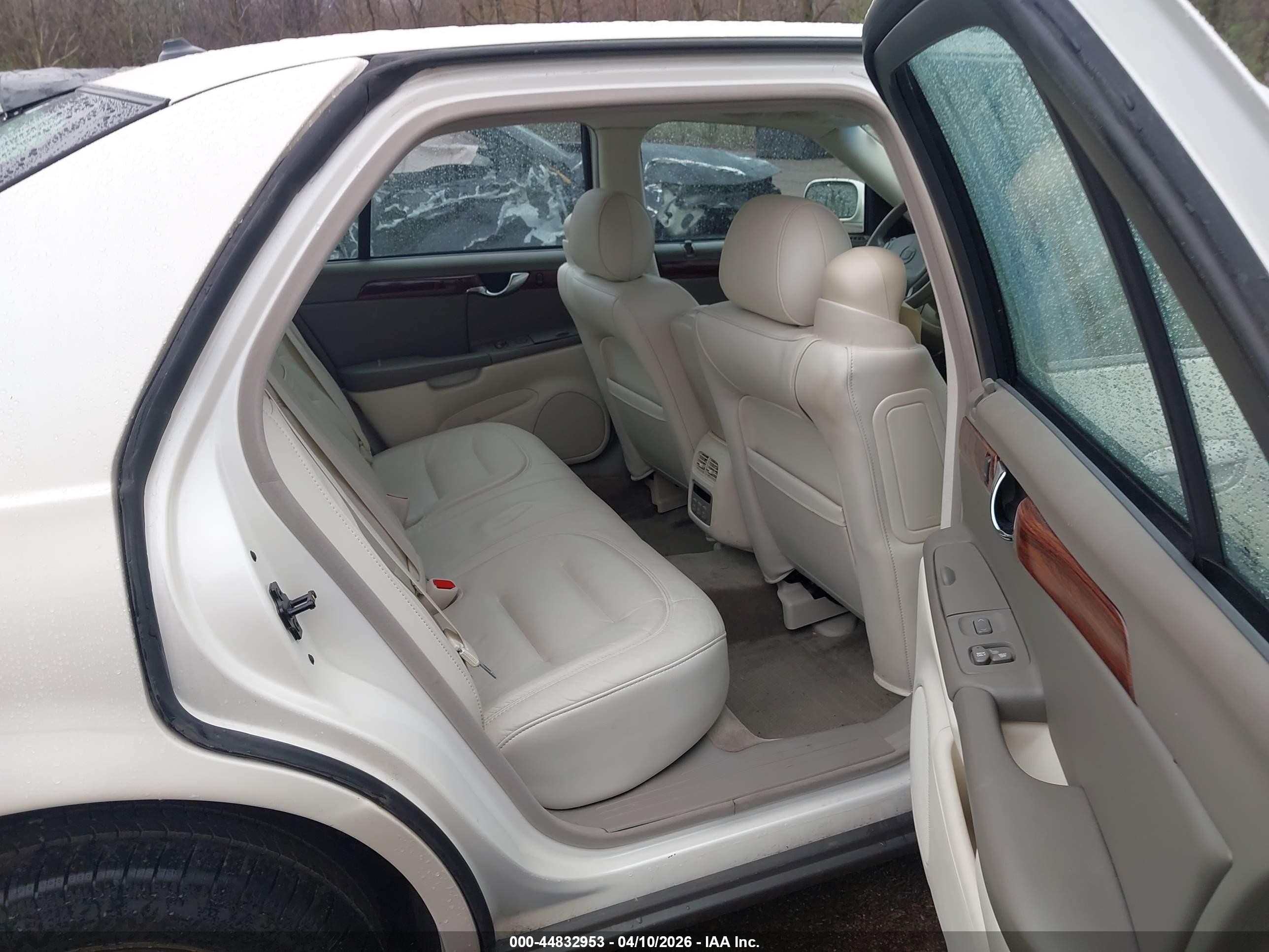 2003 Cadillac Deville Standard White vin: 1G6KD54Y03U280643