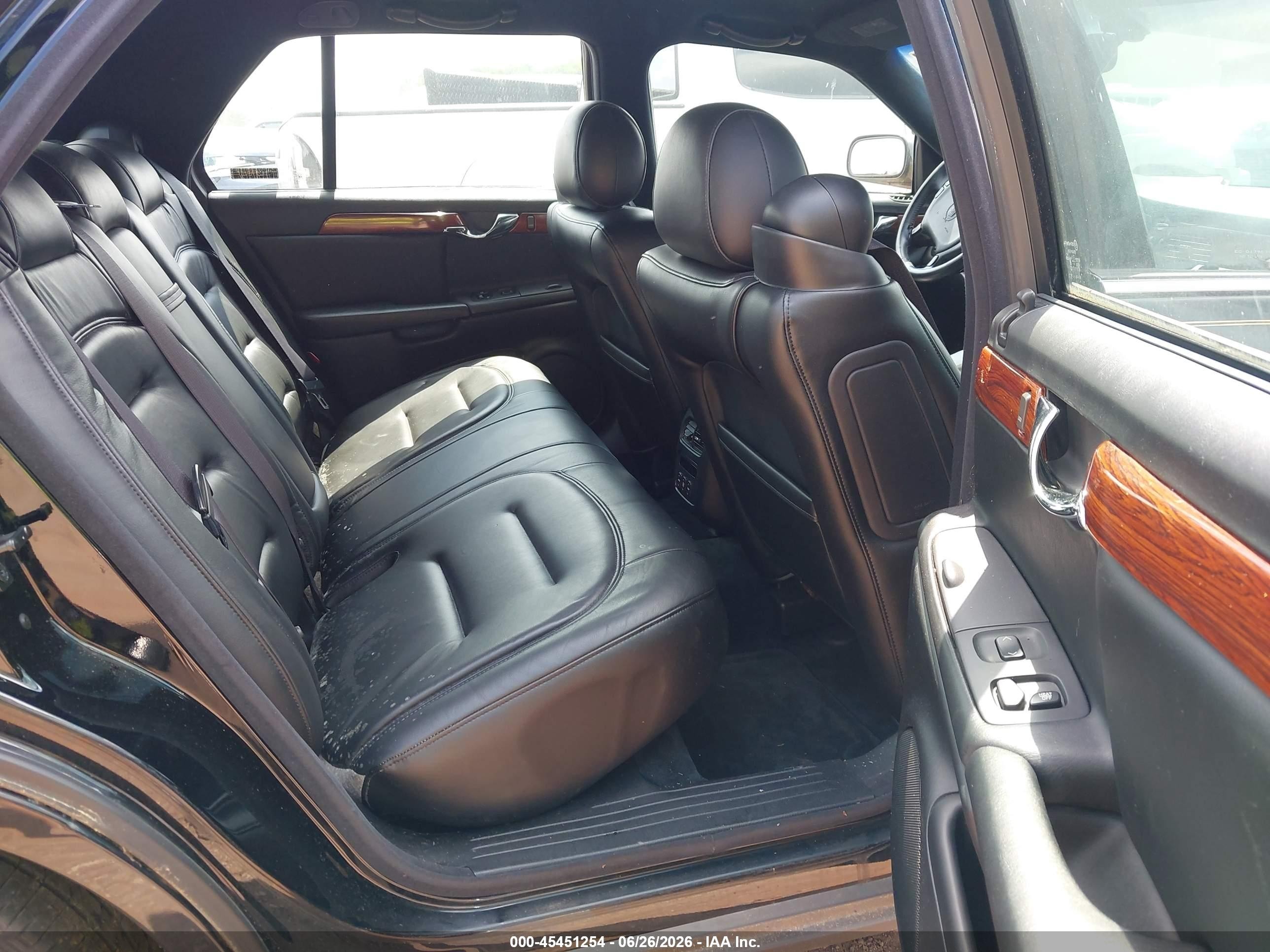 2000 Cadillac Deville Standard Black vin: 1G6KD54Y0YU174801