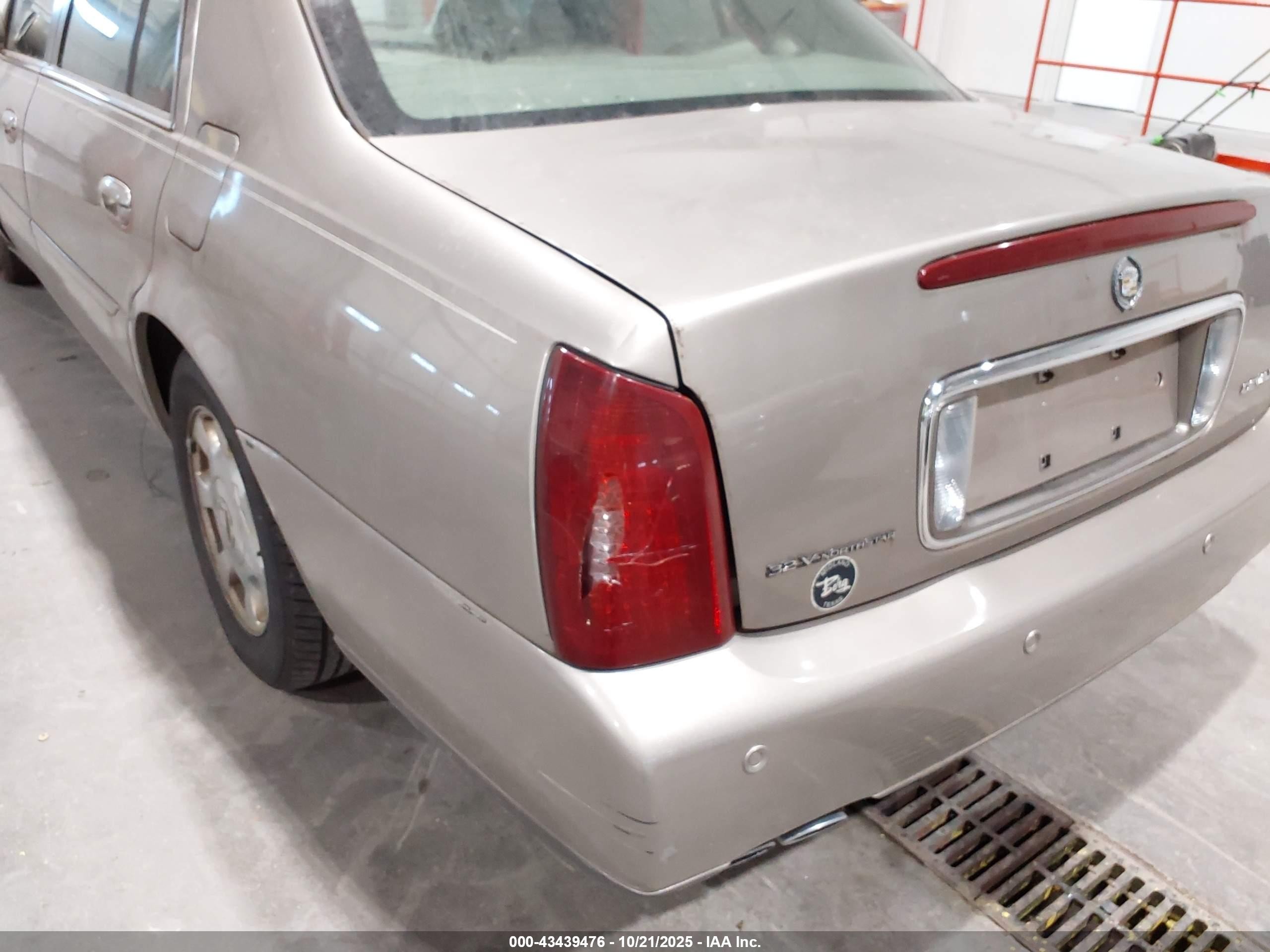 2000 Cadillac Deville Standard Gray vin: 1G6KD54Y0YU300090