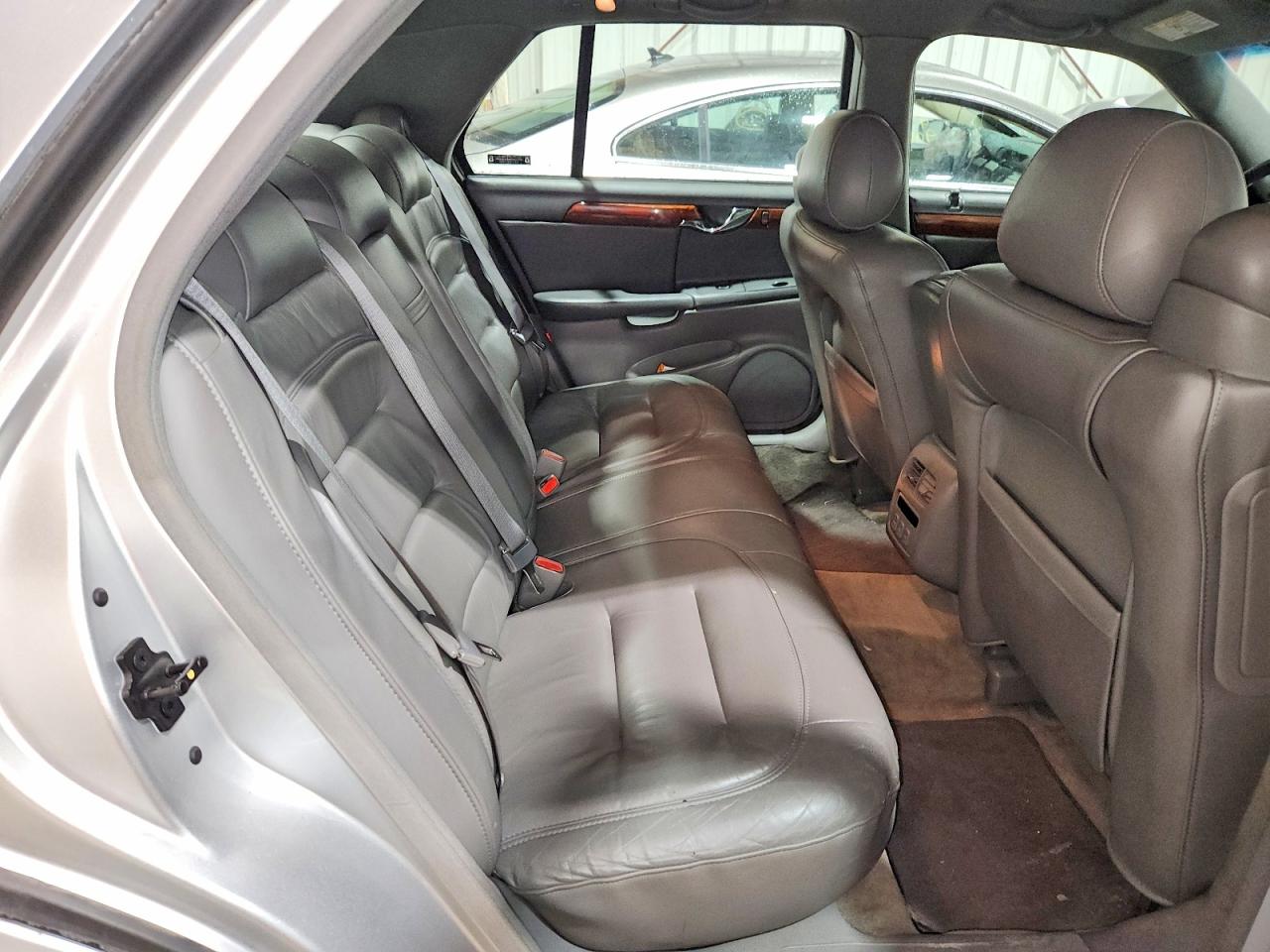 2003 Cadillac Deville Base Silver vin: 1G6KD54Y13U102403