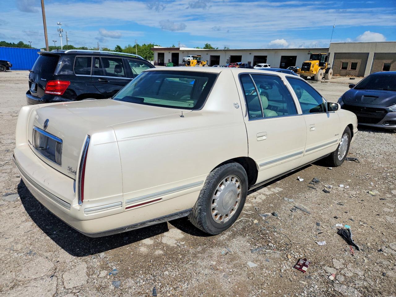 1999 Cadillac Deville Кремовый vin: 1G6KD54Y1XU701291