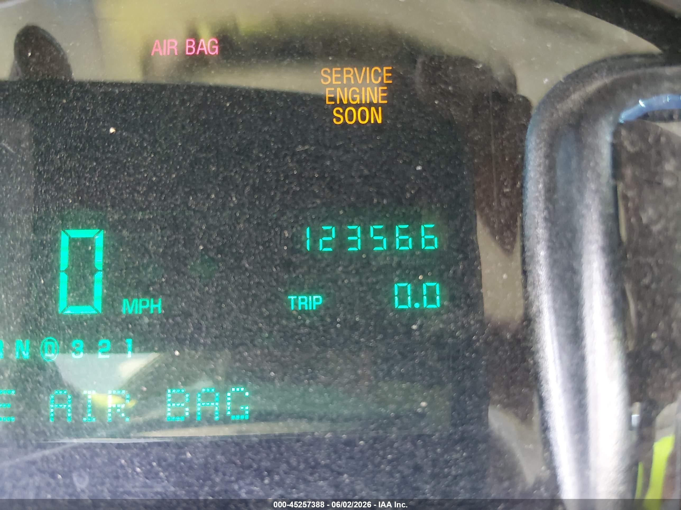 1999 Cadillac Deville Standard White vin: 1G6KD54Y1XU713151