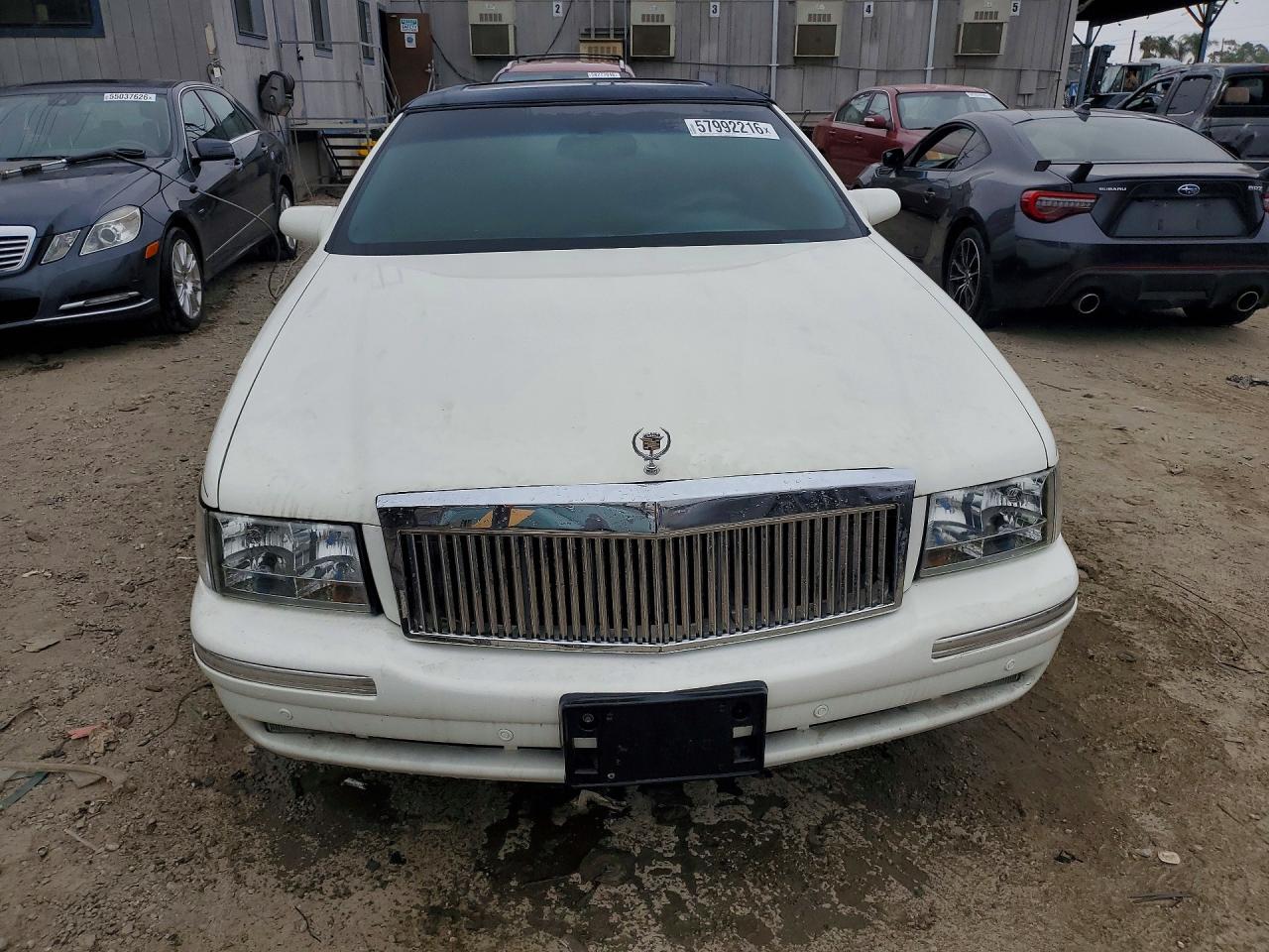 1999 Cadillac Deville Белый vin: 1G6KD54Y1XU773348