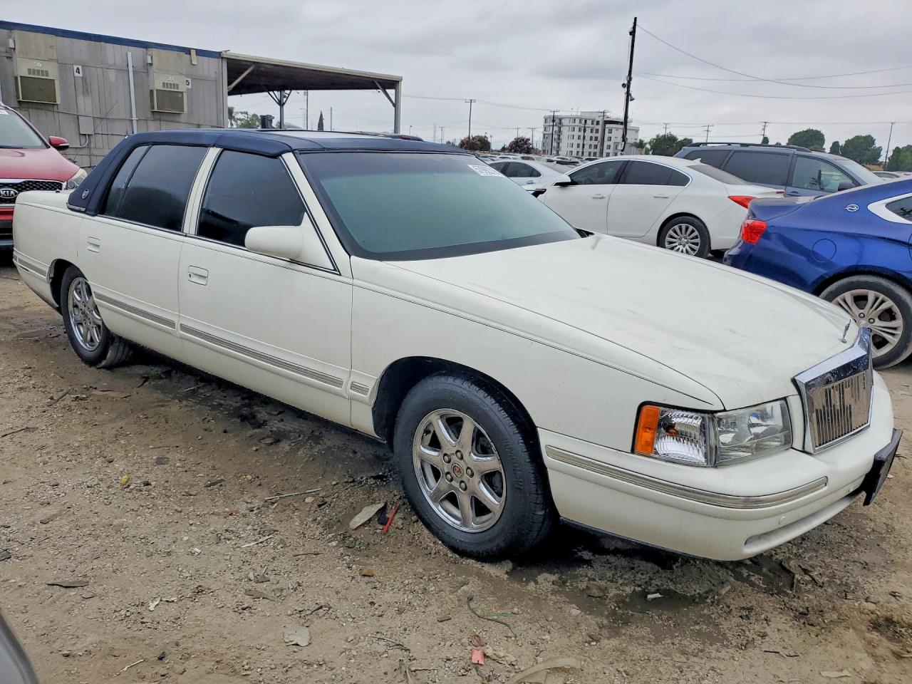 1999 Cadillac Deville Белый vin: 1G6KD54Y1XU773348