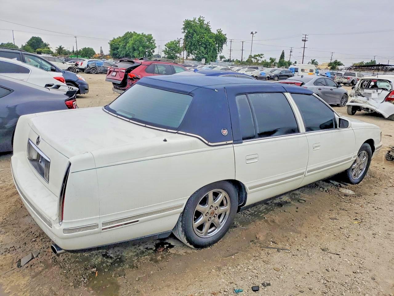 1999 Cadillac Deville Белый vin: 1G6KD54Y1XU773348