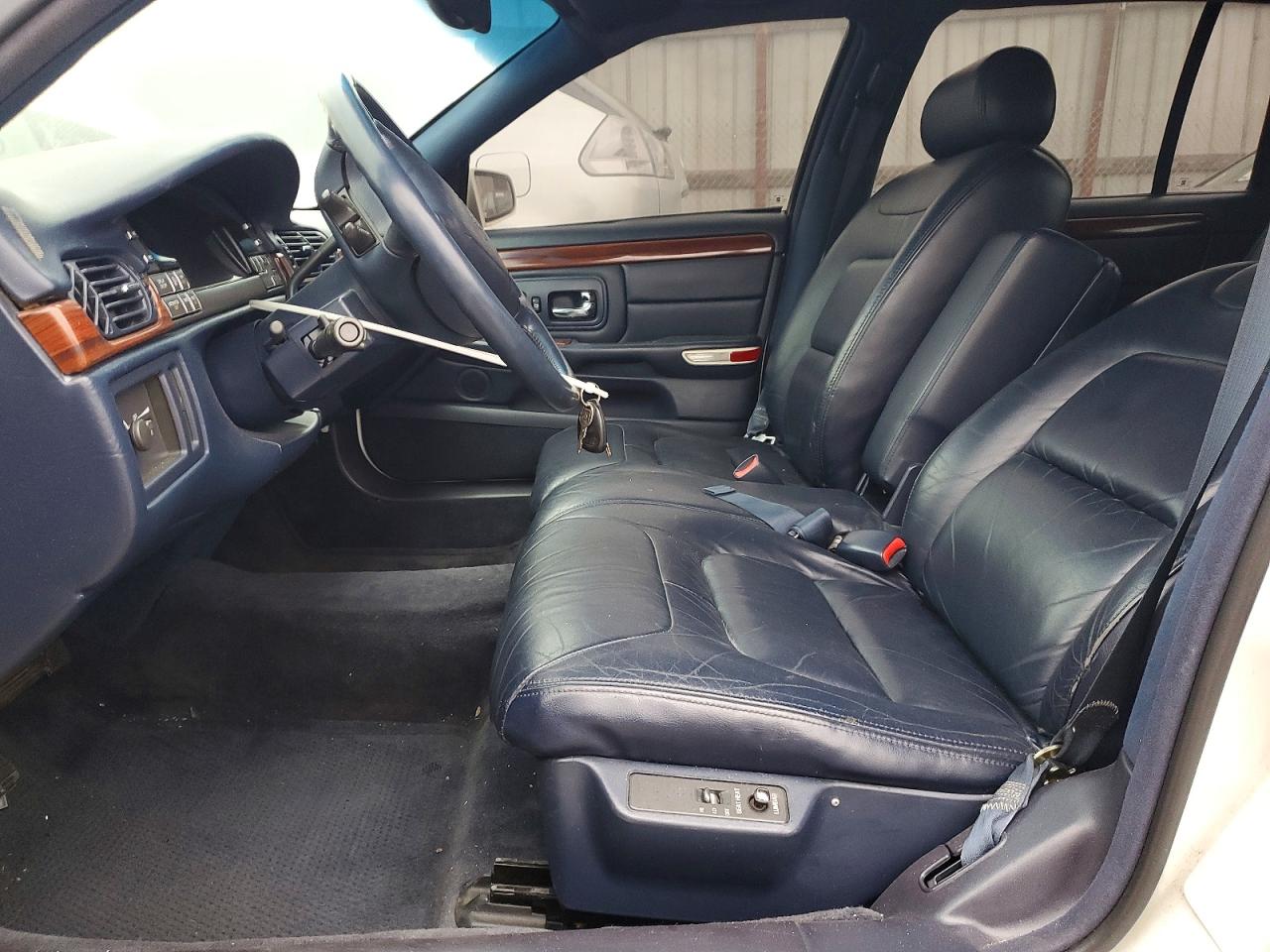 1999 Cadillac Deville Белый vin: 1G6KD54Y1XU773348