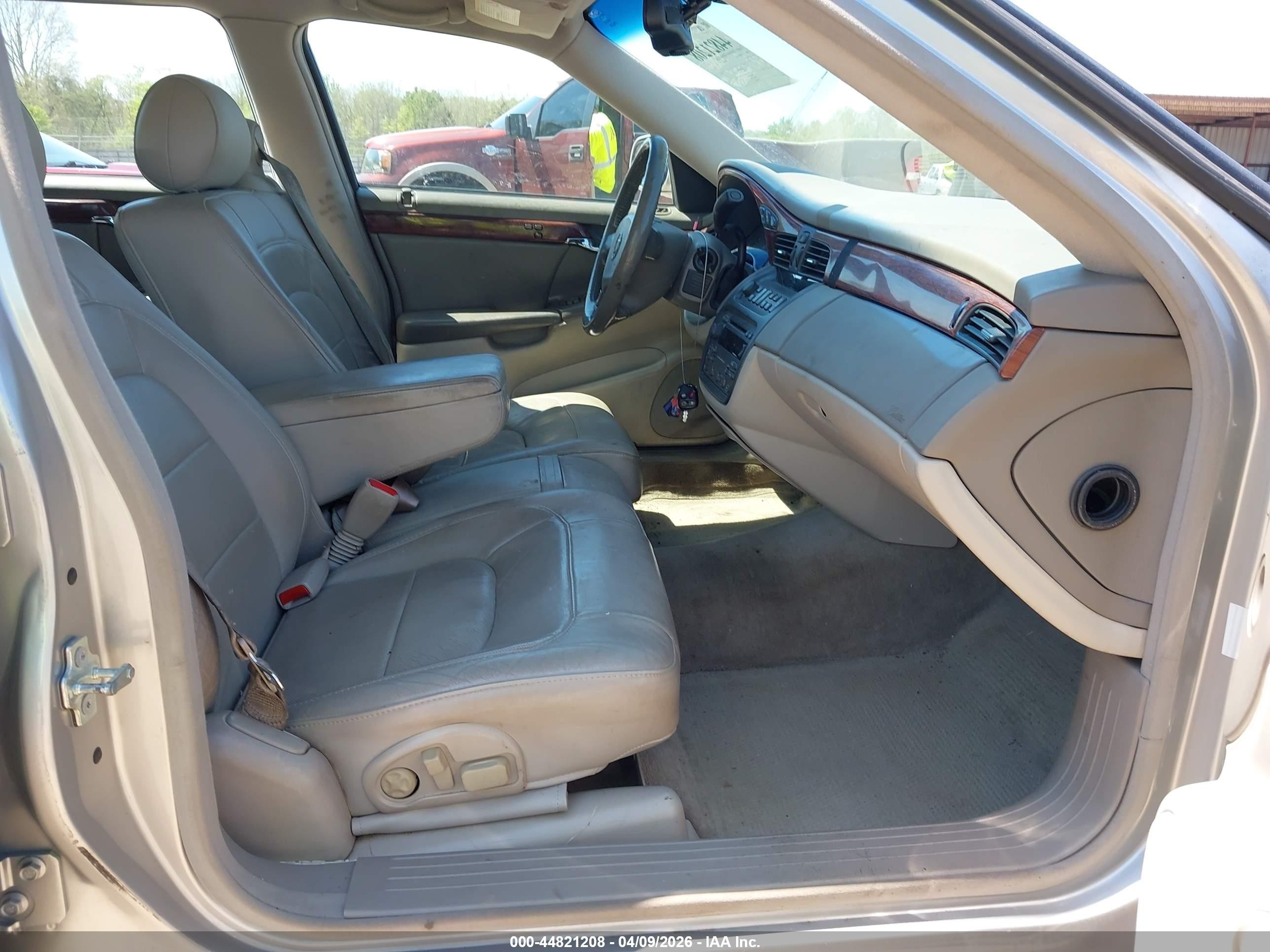 2004 Cadillac Deville Standard Серебряный vin: 1G6KD54Y24U227797