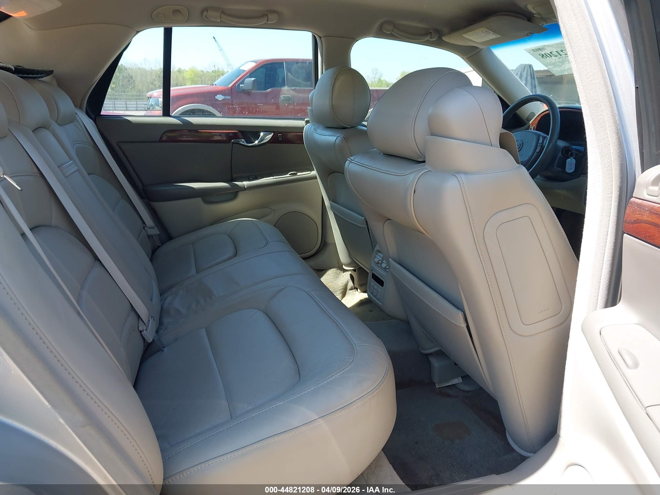 2004 Cadillac Deville Standard Серебряный vin: 1G6KD54Y24U227797